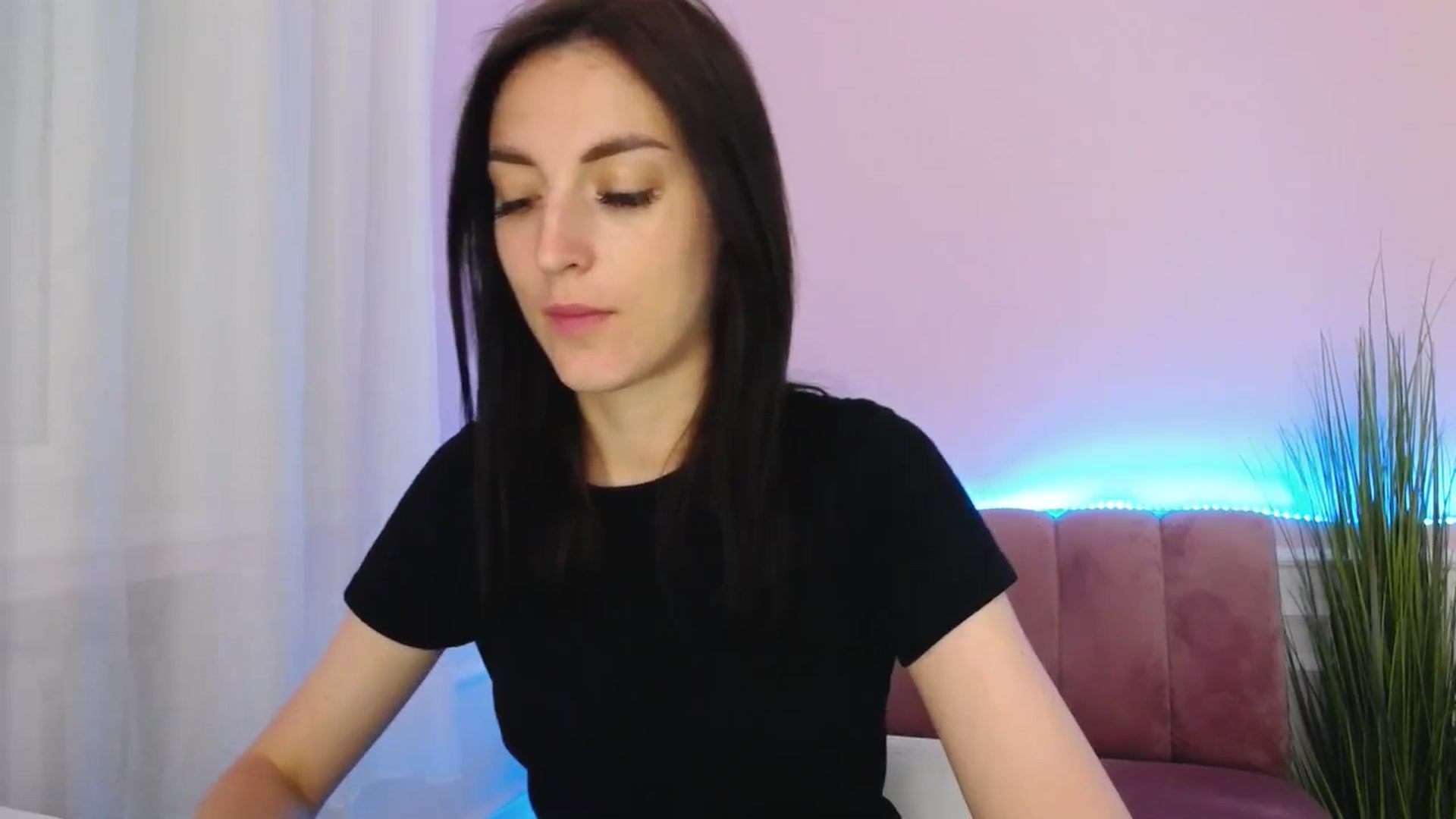 Gallery image thumbnail from KiiraDream's myfreecams stream on, 05/31/2025, 12:18 image 9 of 20