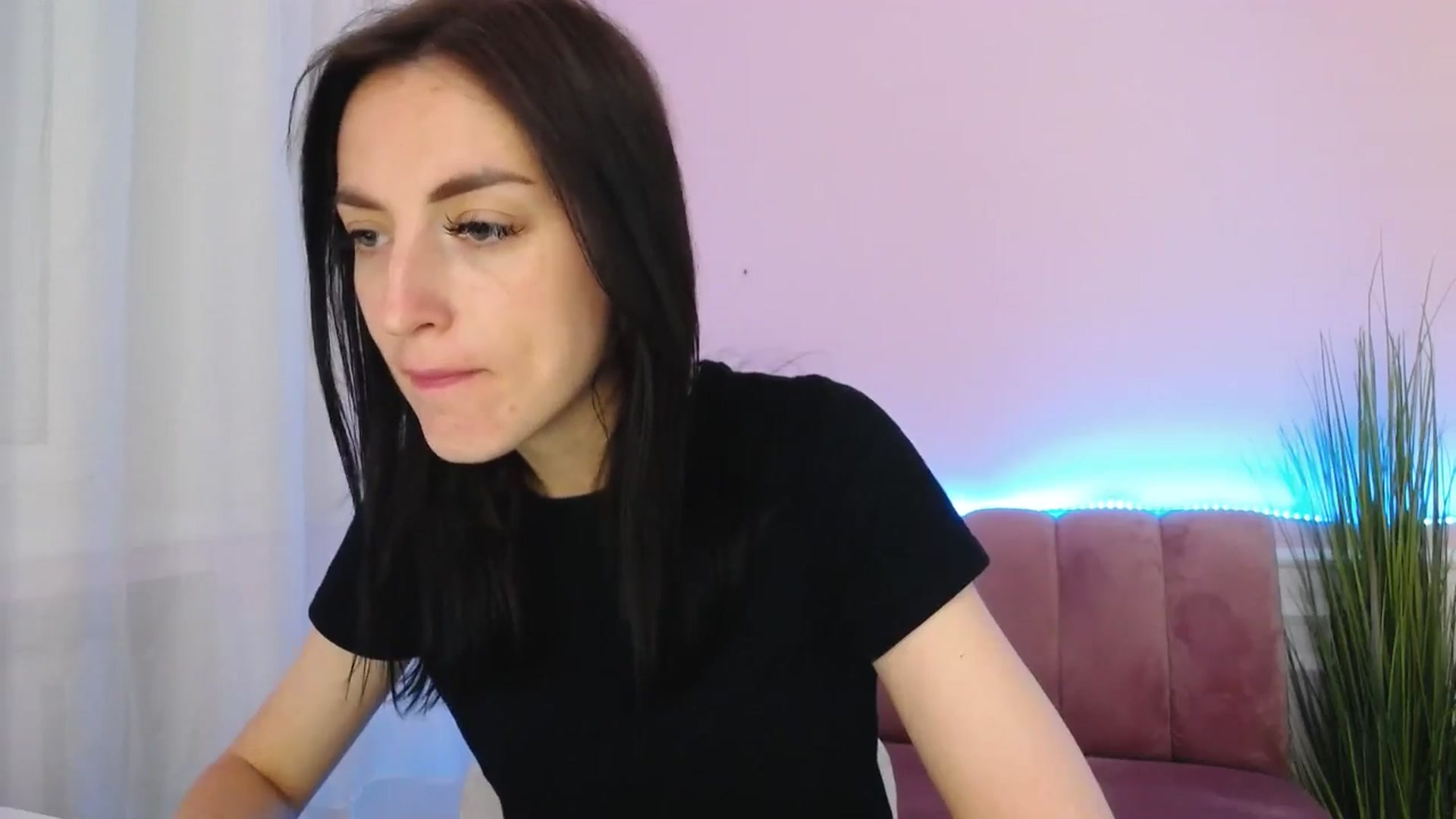 Gallery image thumbnail from KiiraDream's myfreecams stream on, 05/31/2025, 12:18 image 14 of 20
