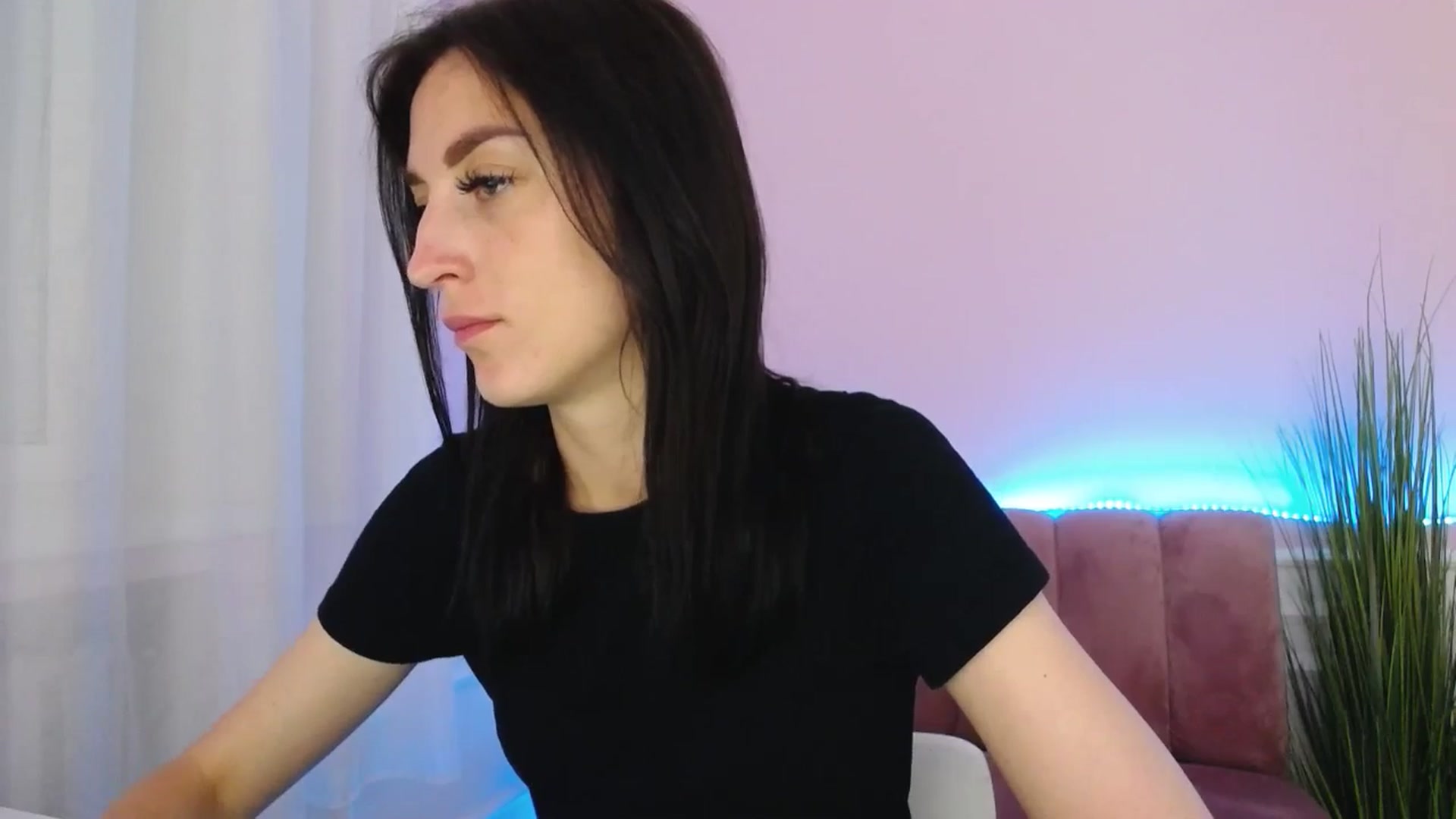 Gallery image thumbnail from KiiraDream's myfreecams stream on, 05/31/2025, 12:18 image 2 of 20