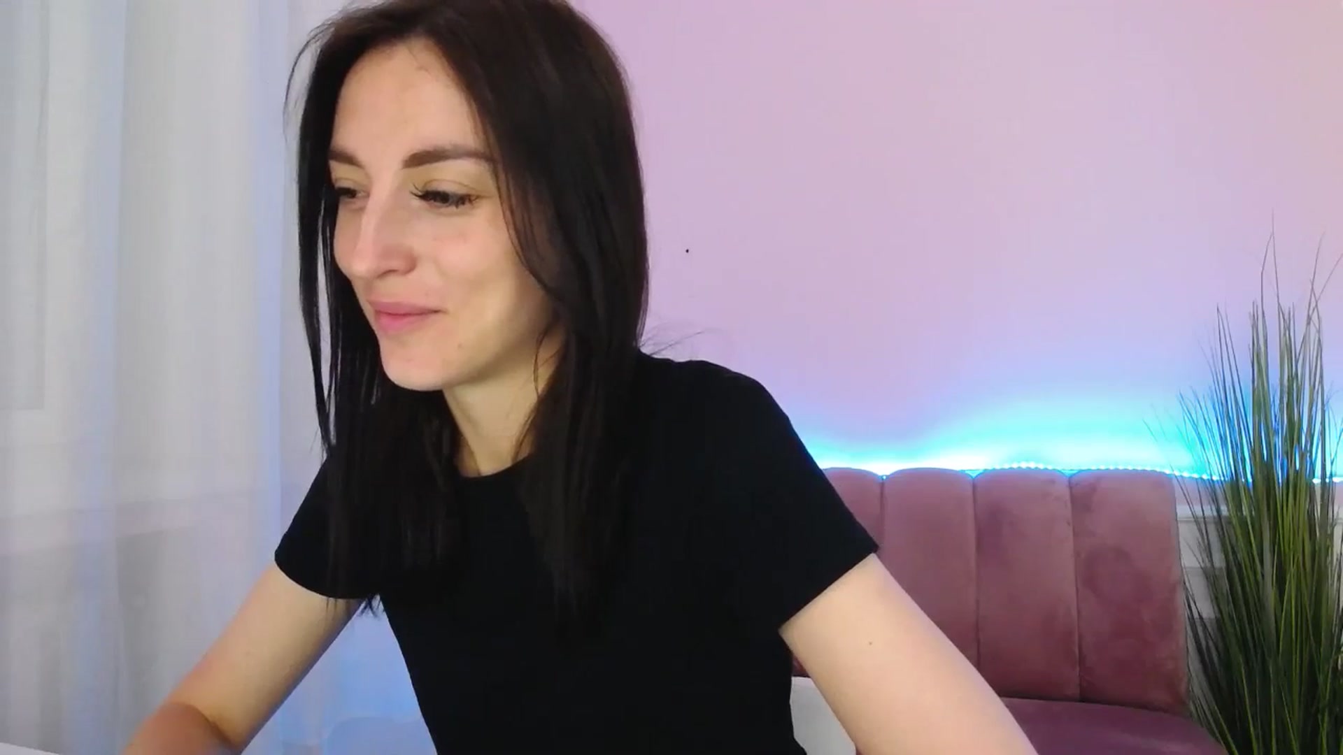 Gallery image thumbnail from KiiraDream's myfreecams stream on, 05/31/2025, 12:18 image 16 of 20