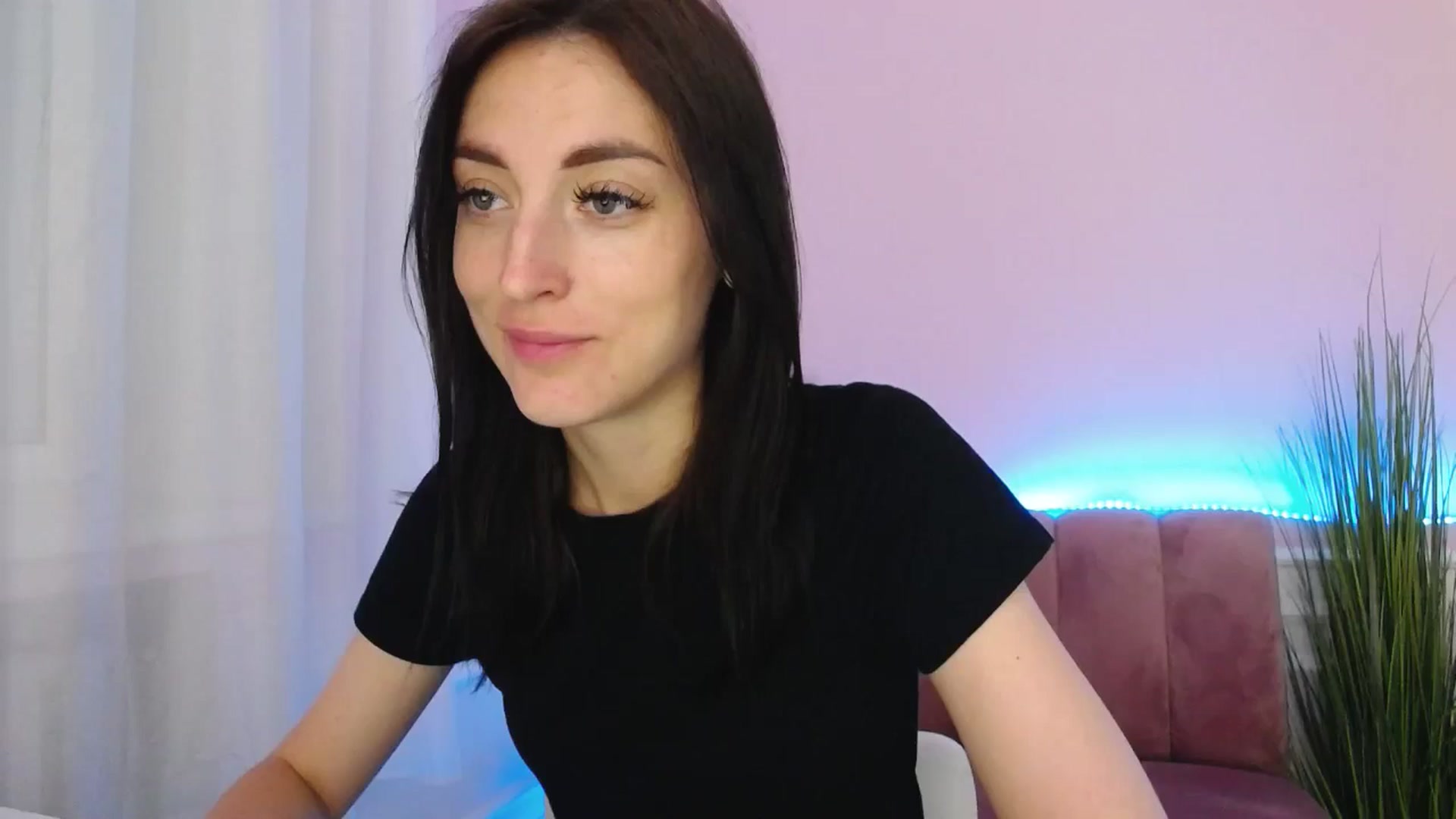 Gallery image thumbnail from KiiraDream's myfreecams stream on, 05/31/2025, 12:18 image 1 of 20