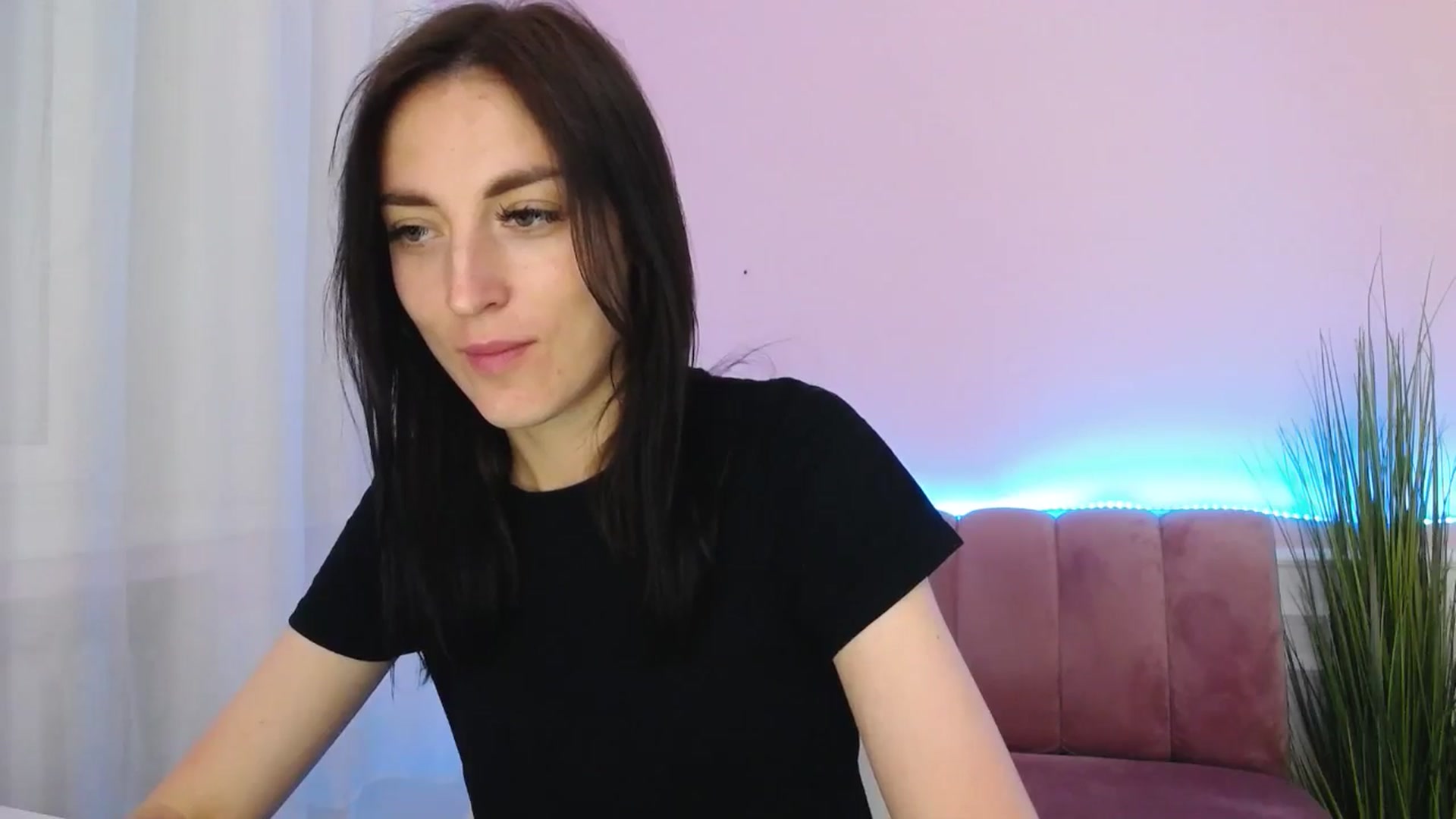 Gallery image thumbnail from KiiraDream's myfreecams stream on, 05/31/2025, 12:18 image 19 of 20