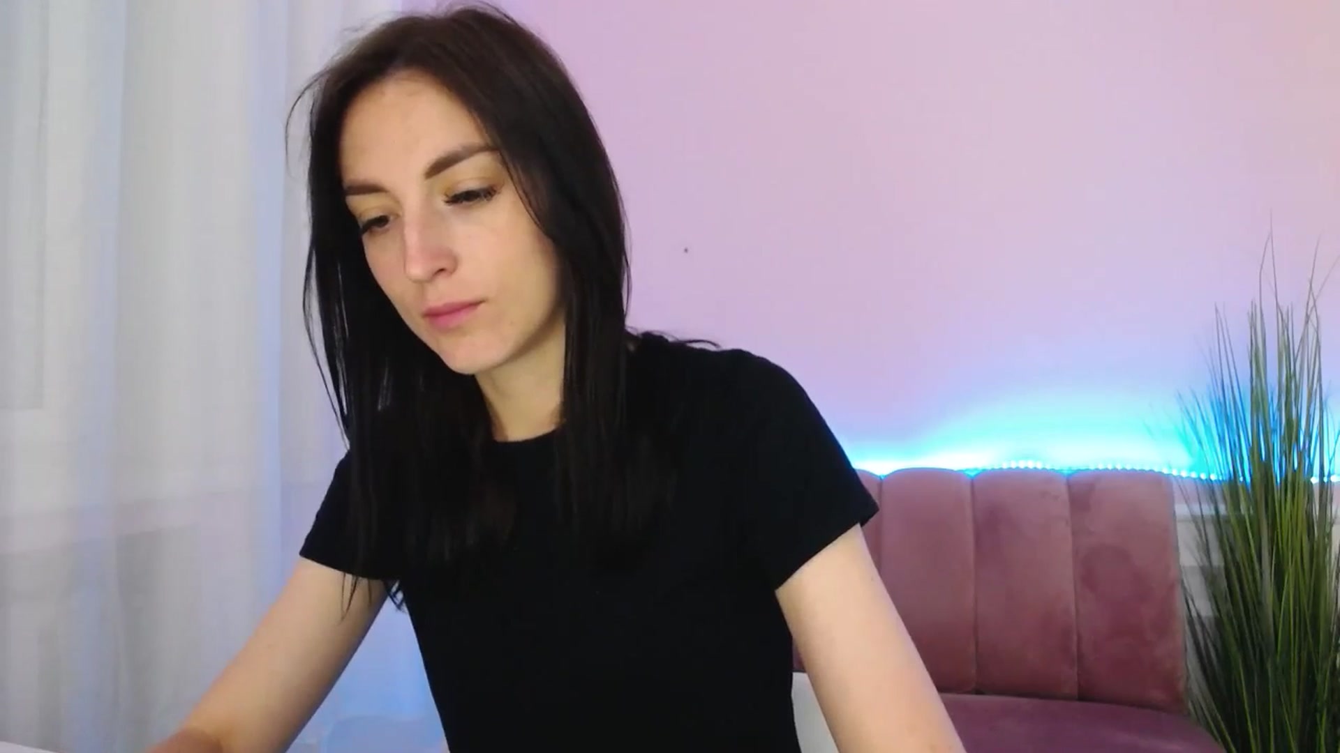 Gallery image thumbnail from KiiraDream's myfreecams stream on, 05/31/2025, 12:18 image 12 of 20