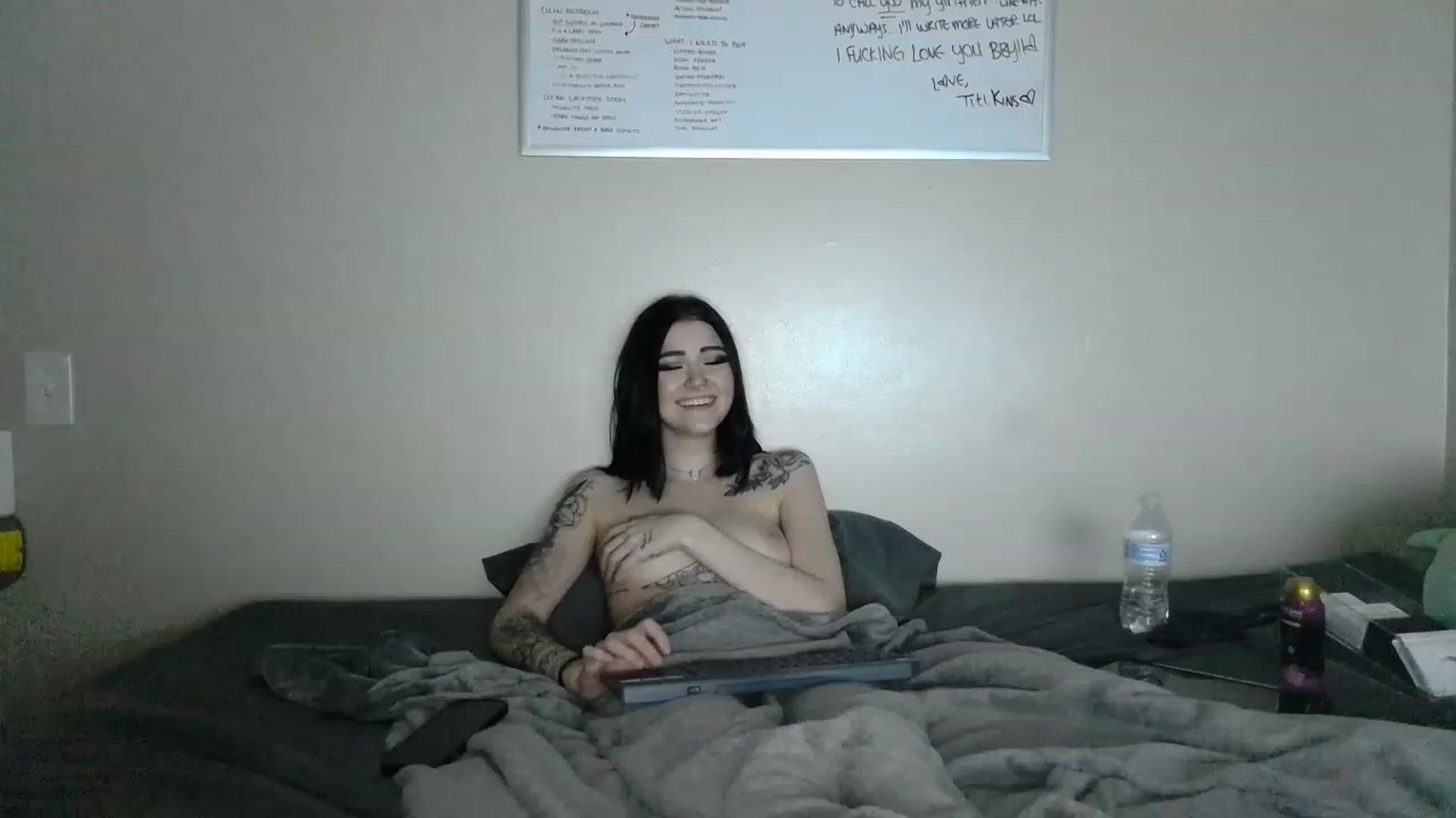 Gallery image thumbnail from KikiKadin's myfreecams stream on, 05/28/2023, 07:27 image 17 of 20