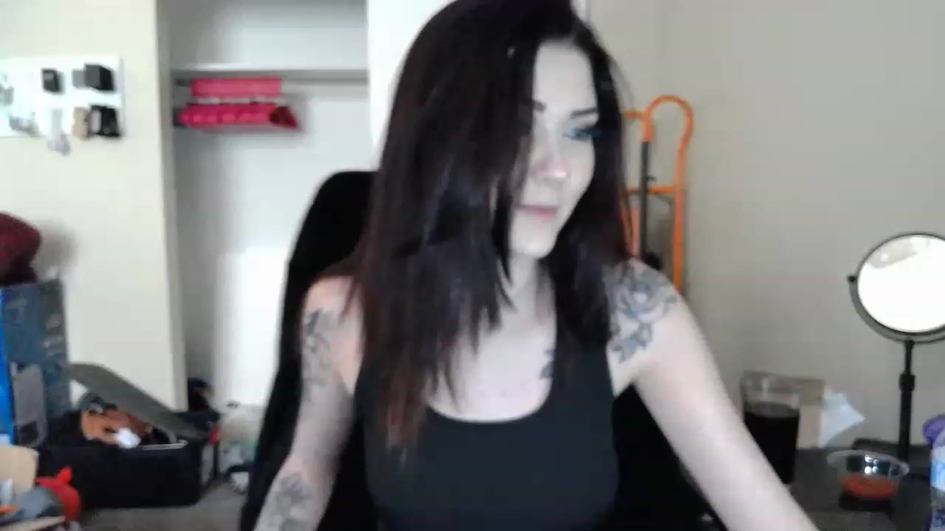 Gallery image thumbnail from KikiKadin's myfreecams stream on, 06/20/2023, 23:13 image 1 of 20