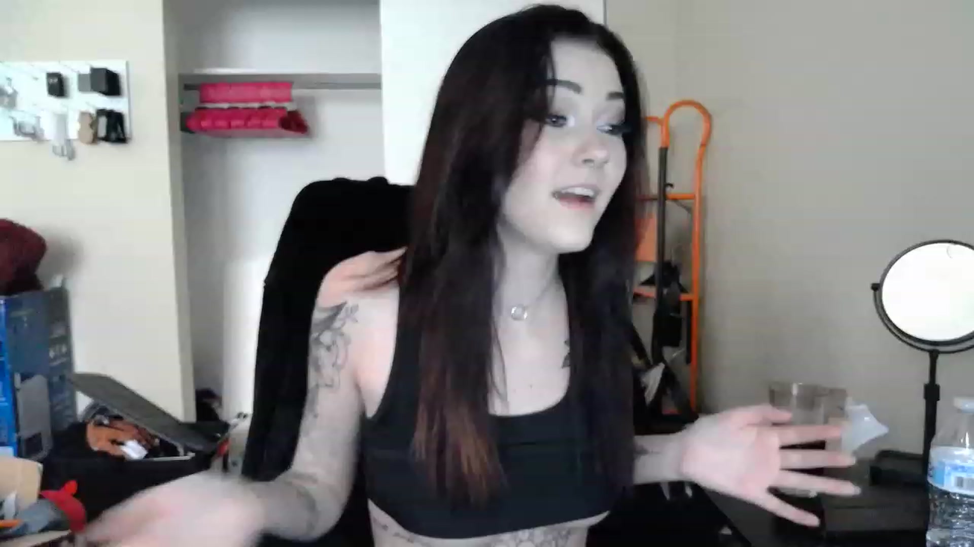 Gallery image thumbnail from KikiKadin's myfreecams stream on, 06/20/2023, 23:13 image 4 of 20