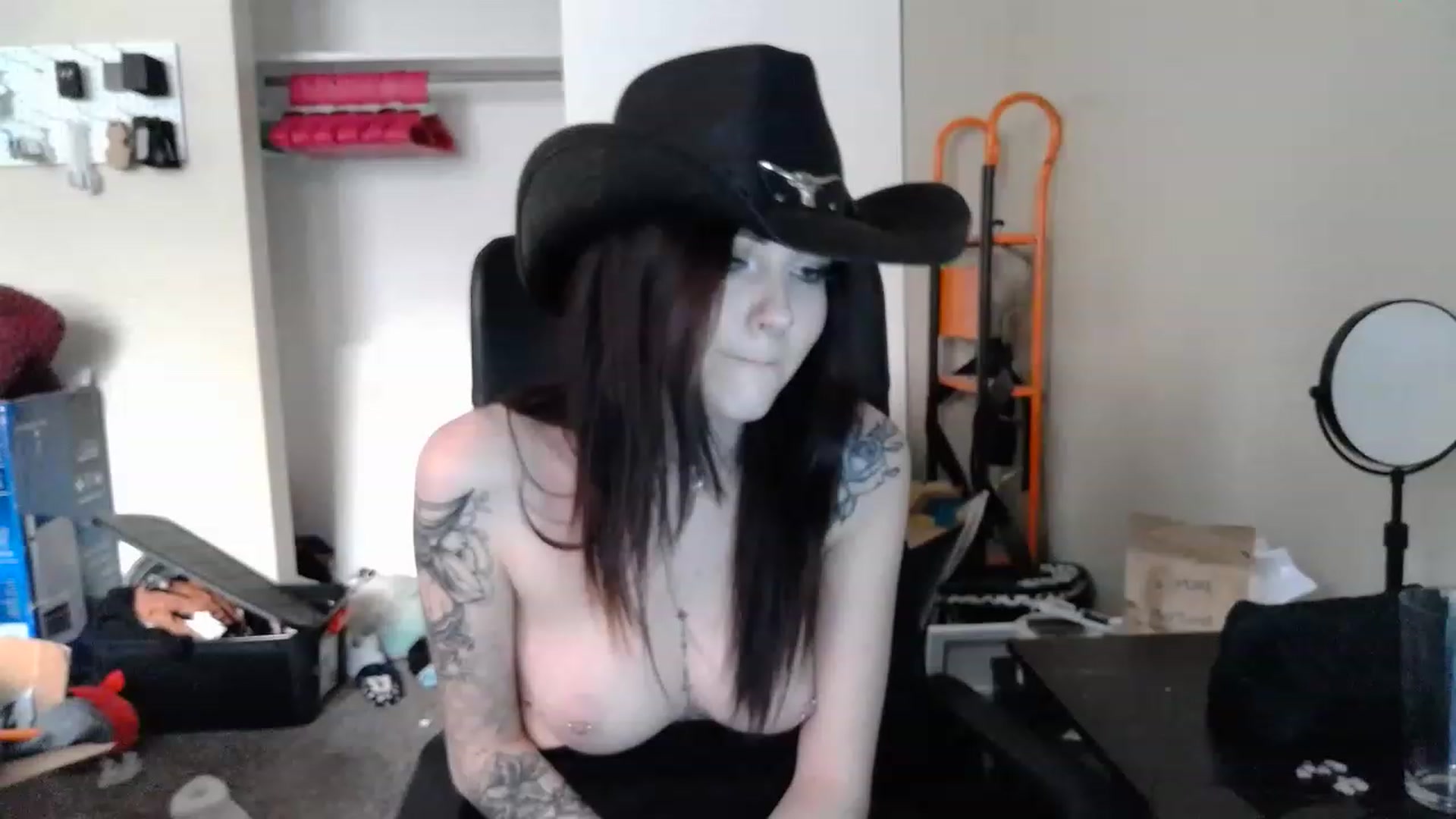 Gallery image thumbnail from KikiKadin's myfreecams stream on, 06/21/2023, 24:02 image 6 of 20