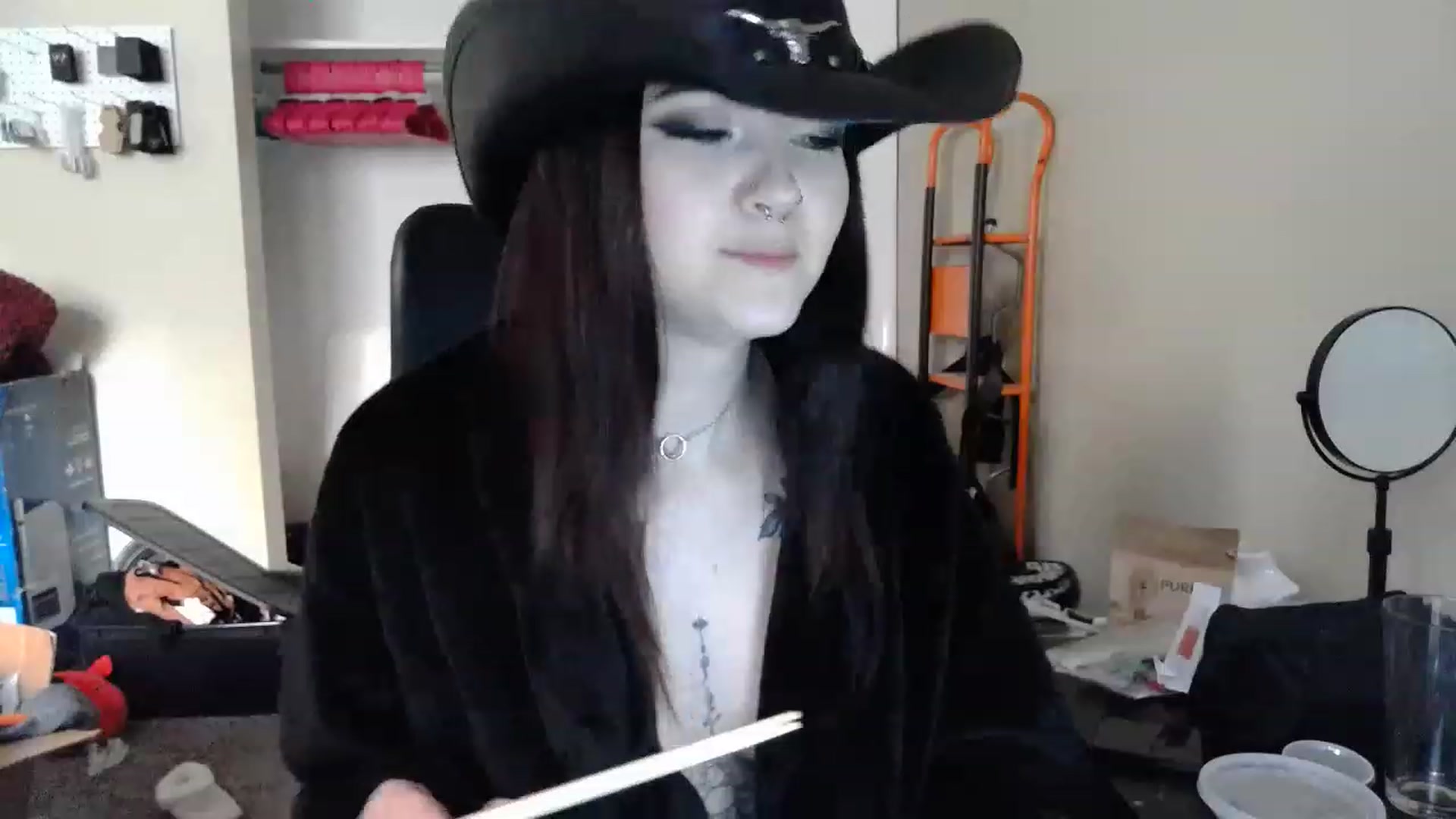 Gallery image thumbnail from KikiKadin's myfreecams stream on, 06/21/2023, 01:31 image 16 of 20