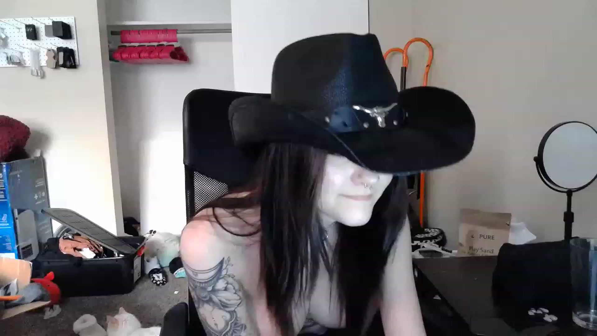 Gallery image thumbnail from KikiKadin's myfreecams stream on, 06/21/2023, 01:31 image 1 of 20