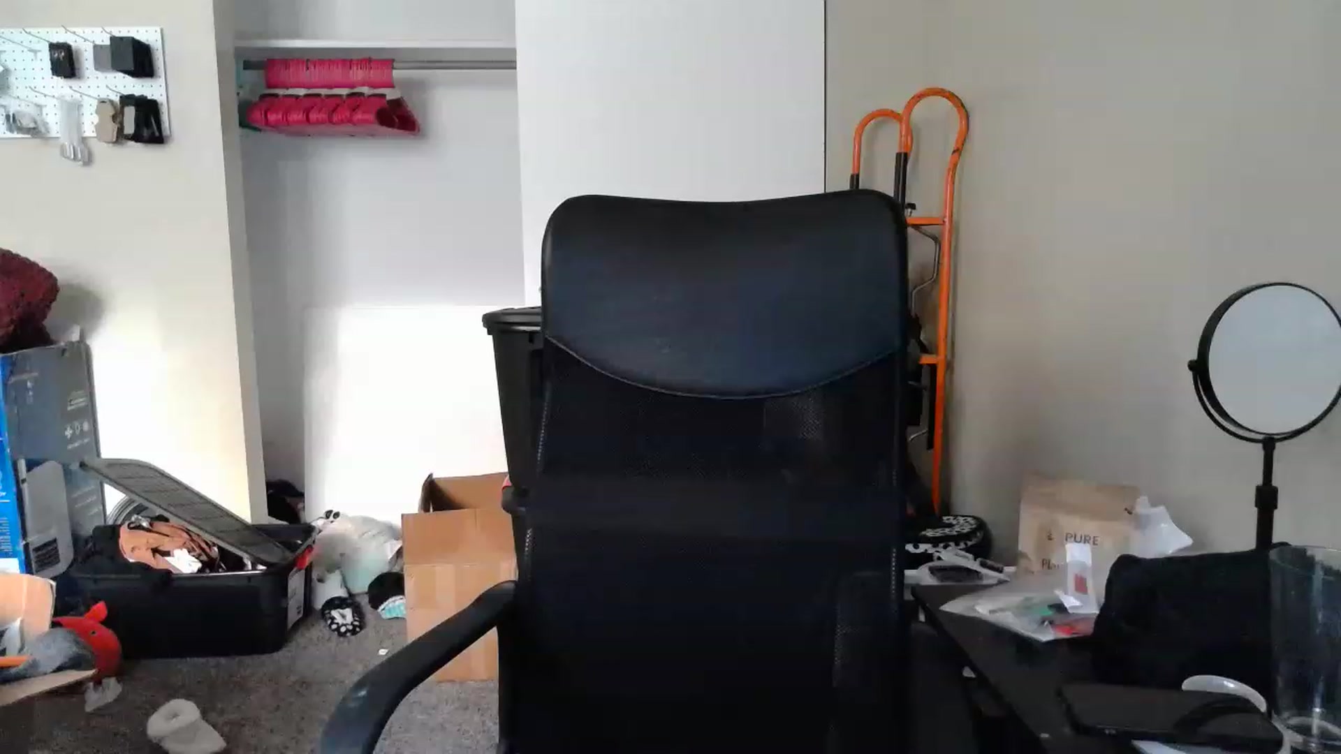 Gallery image thumbnail from KikiKadin's myfreecams stream on, 06/21/2023, 01:31 image 17 of 20