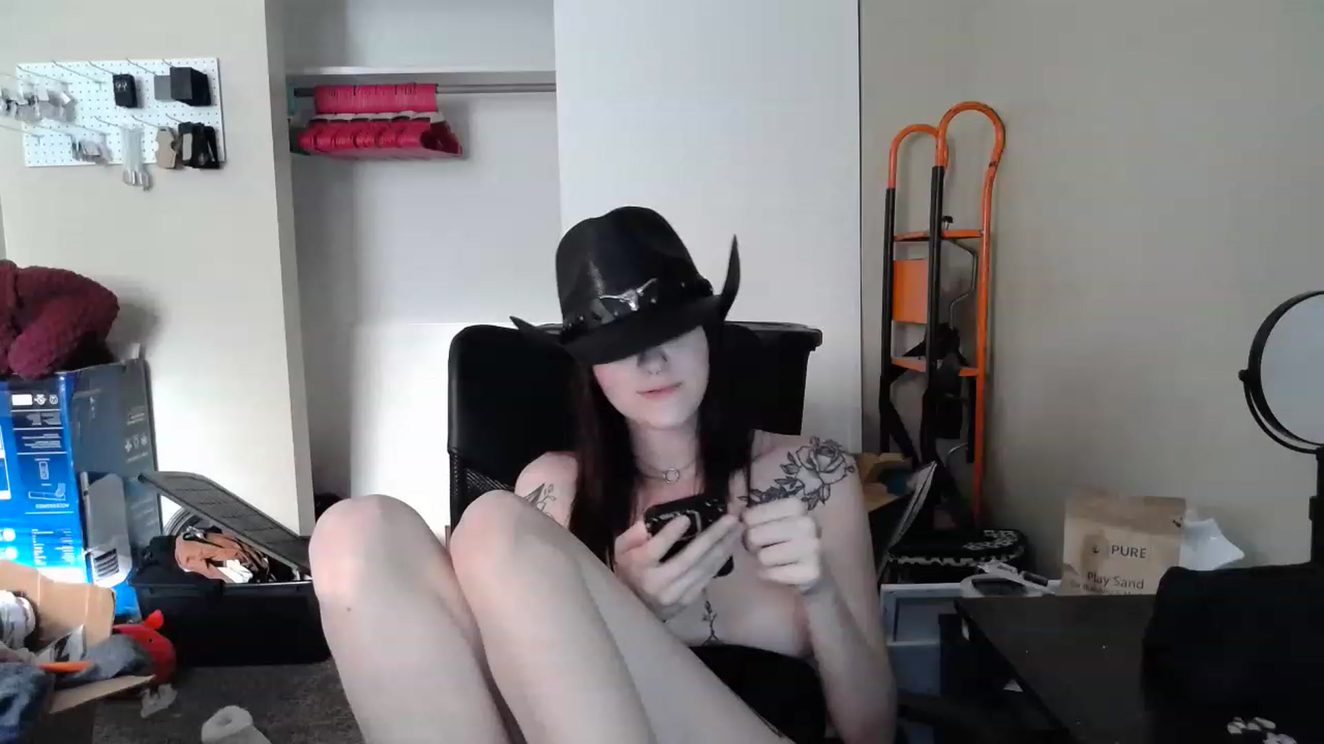 Gallery image thumbnail from KikiKadin's myfreecams stream on, 06/21/2023, 01:31 image 9 of 20