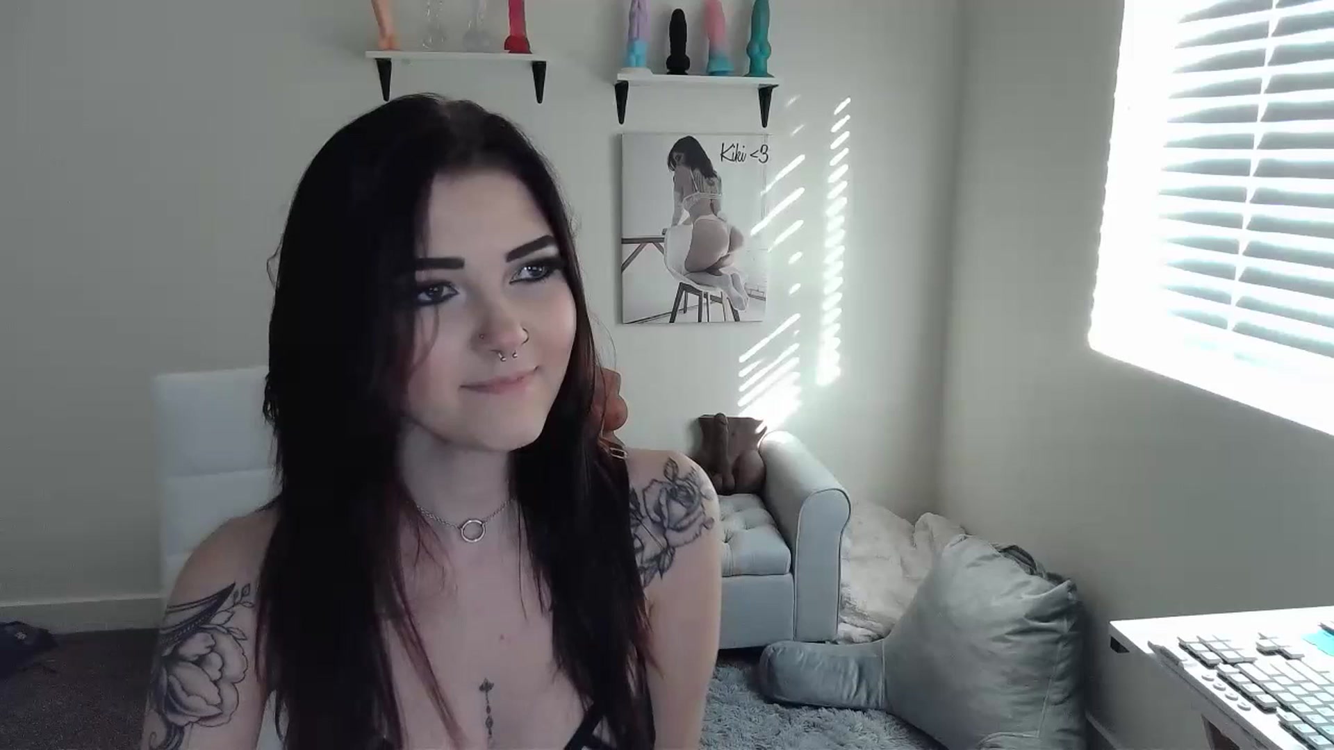 Gallery image thumbnail from KikiKadin's myfreecams stream on, 07/10/2023, 02:18 image 8 of 20