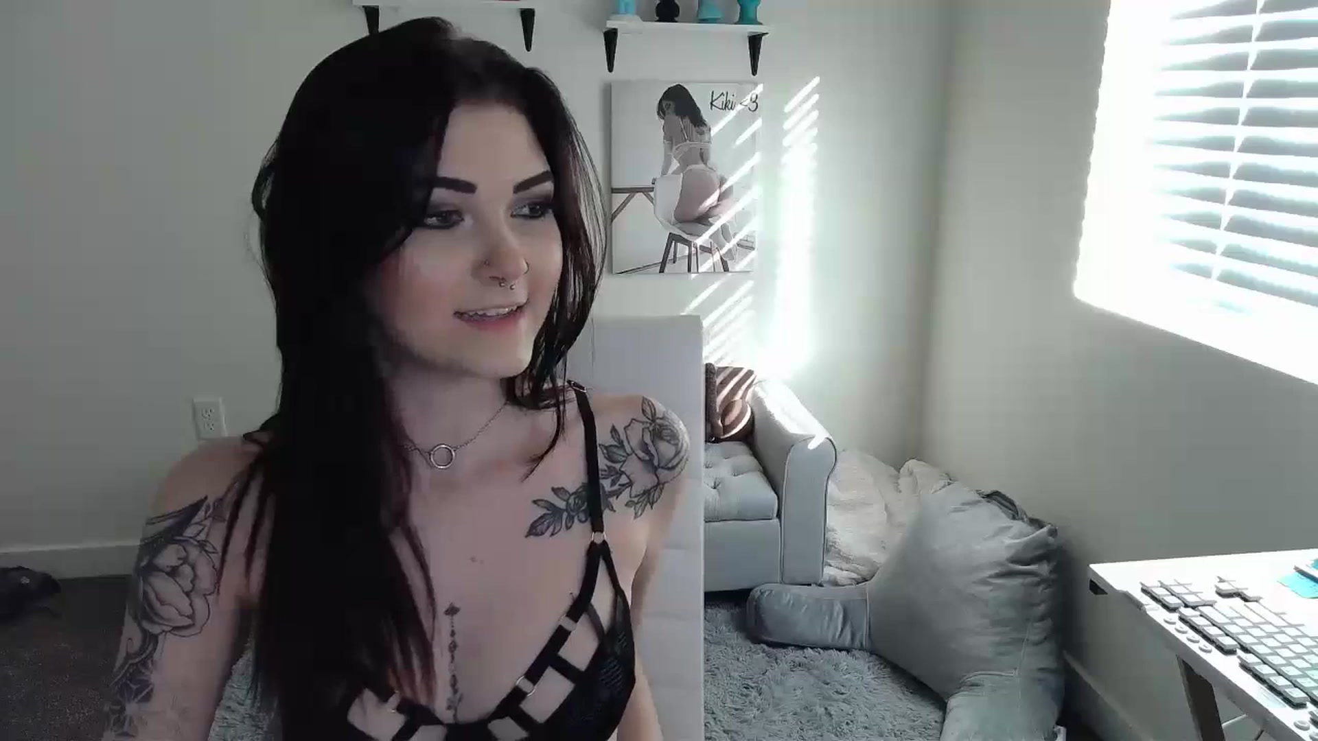 Gallery image thumbnail from KikiKadin's myfreecams stream on, 07/10/2023, 02:18 image 2 of 20