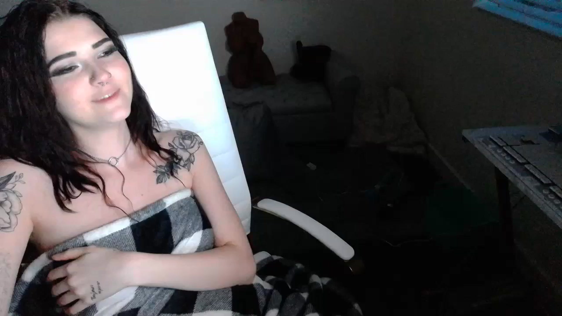 Gallery image thumbnail from KikiKadin's myfreecams stream on, 07/17/2023, 03:26 image 17 of 20