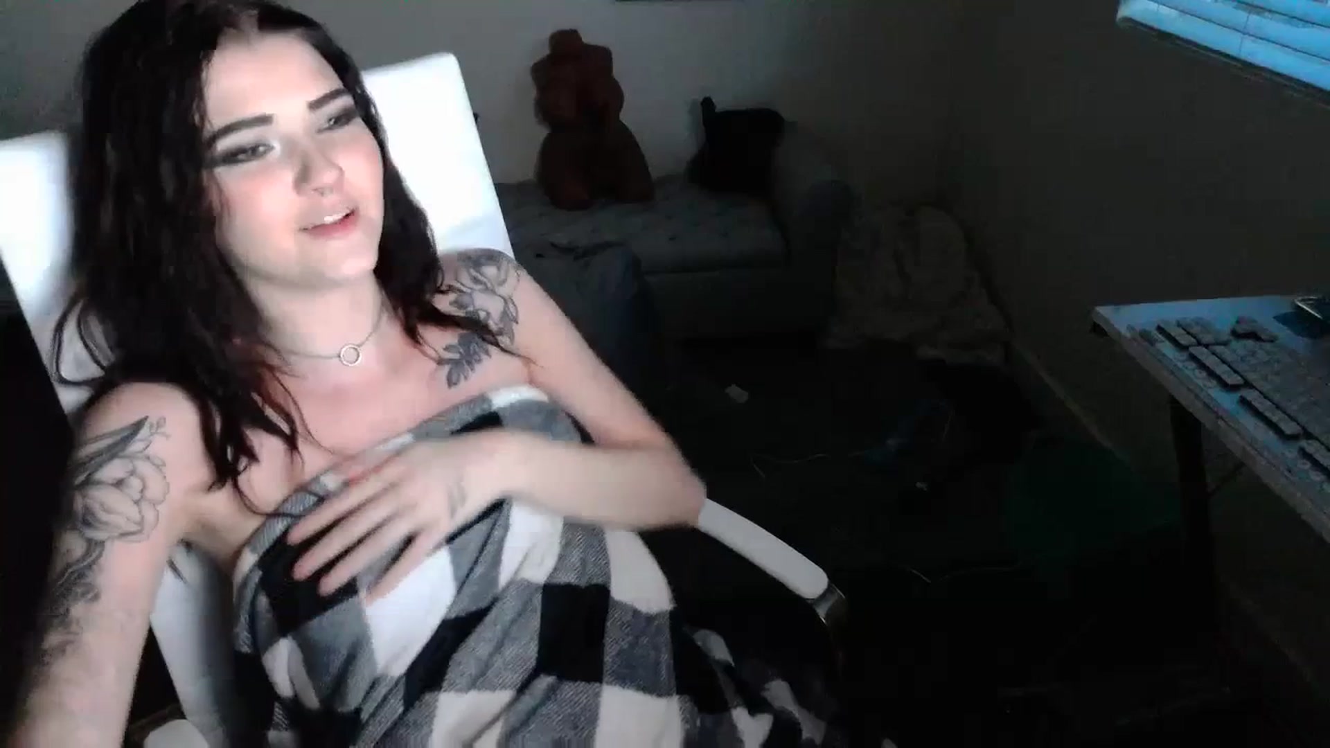 Gallery image thumbnail from KikiKadin's myfreecams stream on, 07/17/2023, 03:26 image 4 of 20