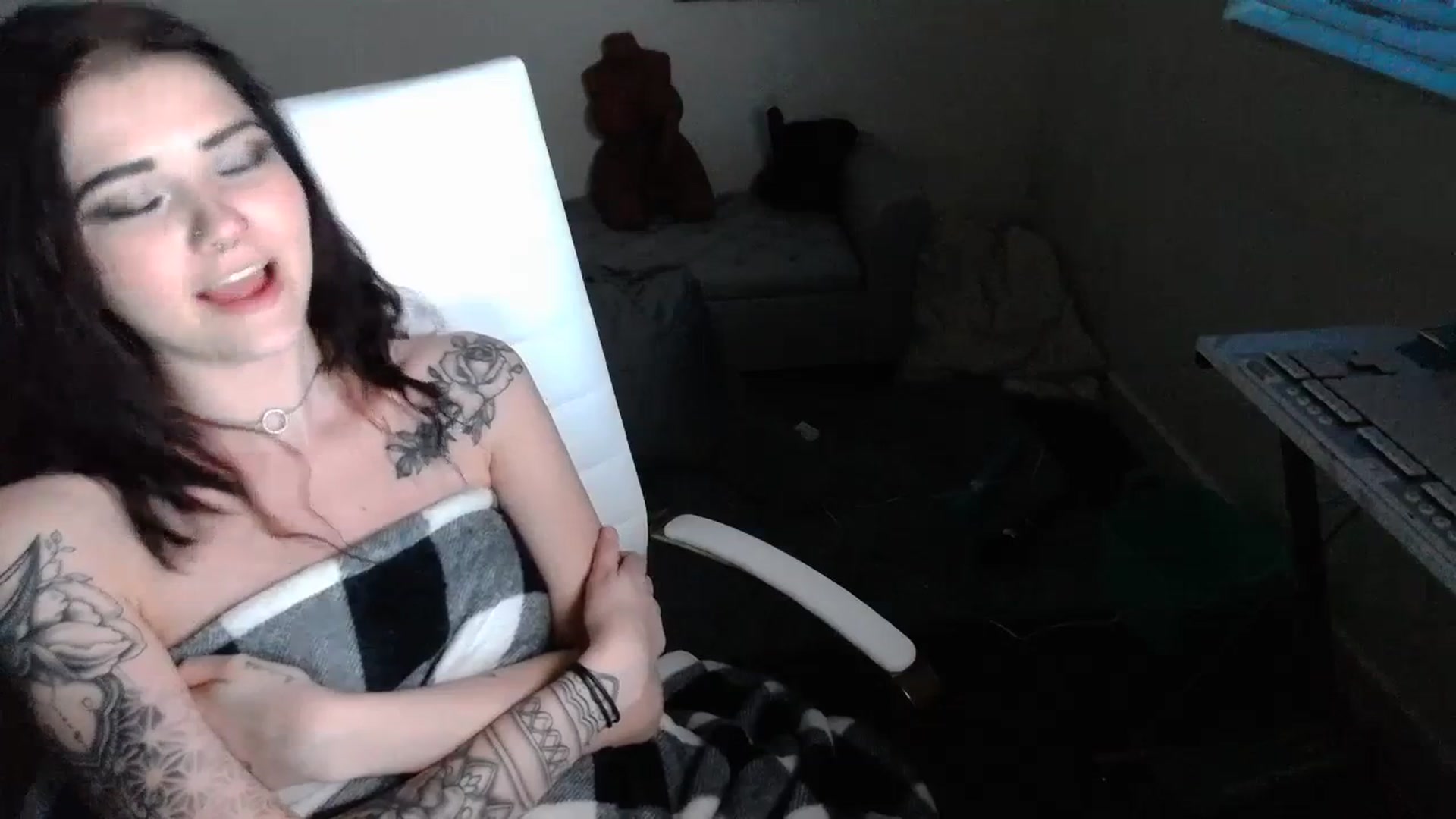 Gallery image thumbnail from KikiKadin's myfreecams stream on, 07/17/2023, 03:26 image 15 of 20