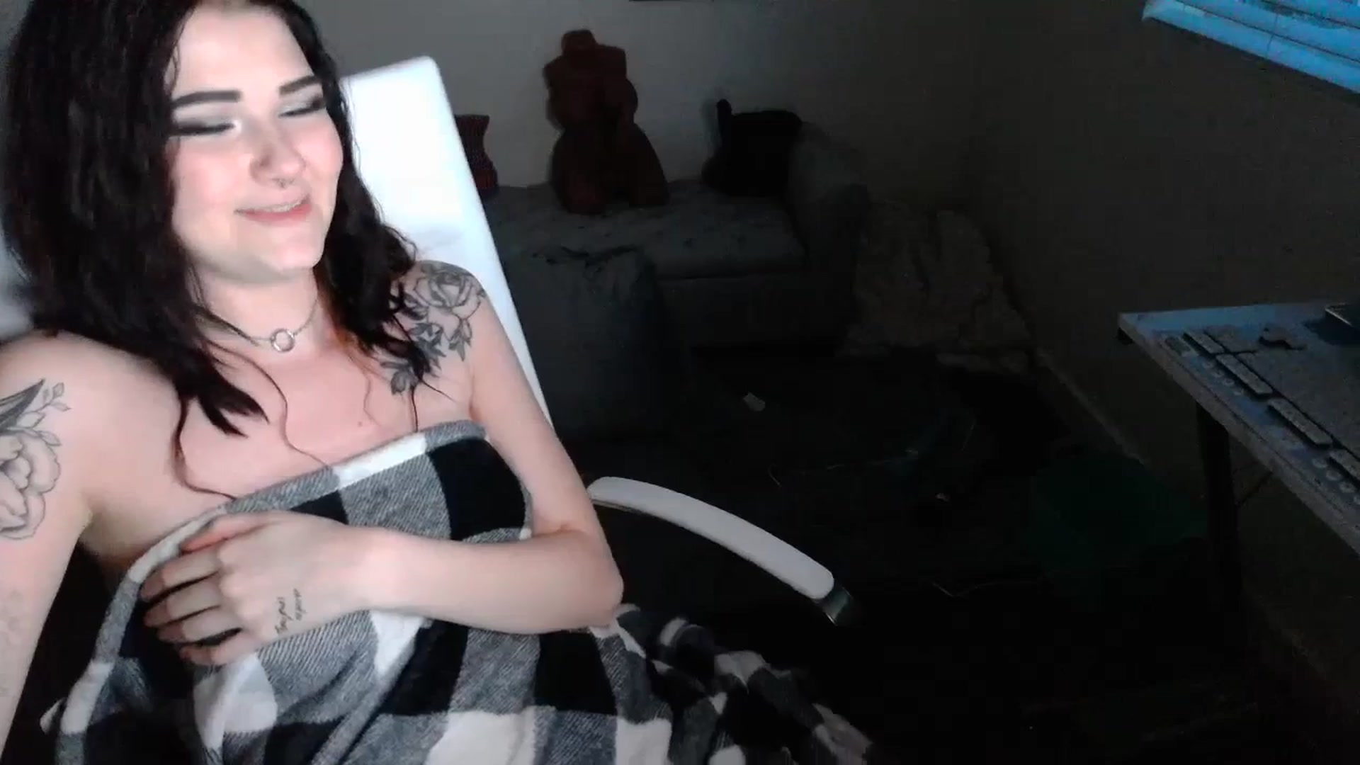 Gallery image thumbnail from KikiKadin's myfreecams stream on, 07/17/2023, 03:26 image 10 of 20