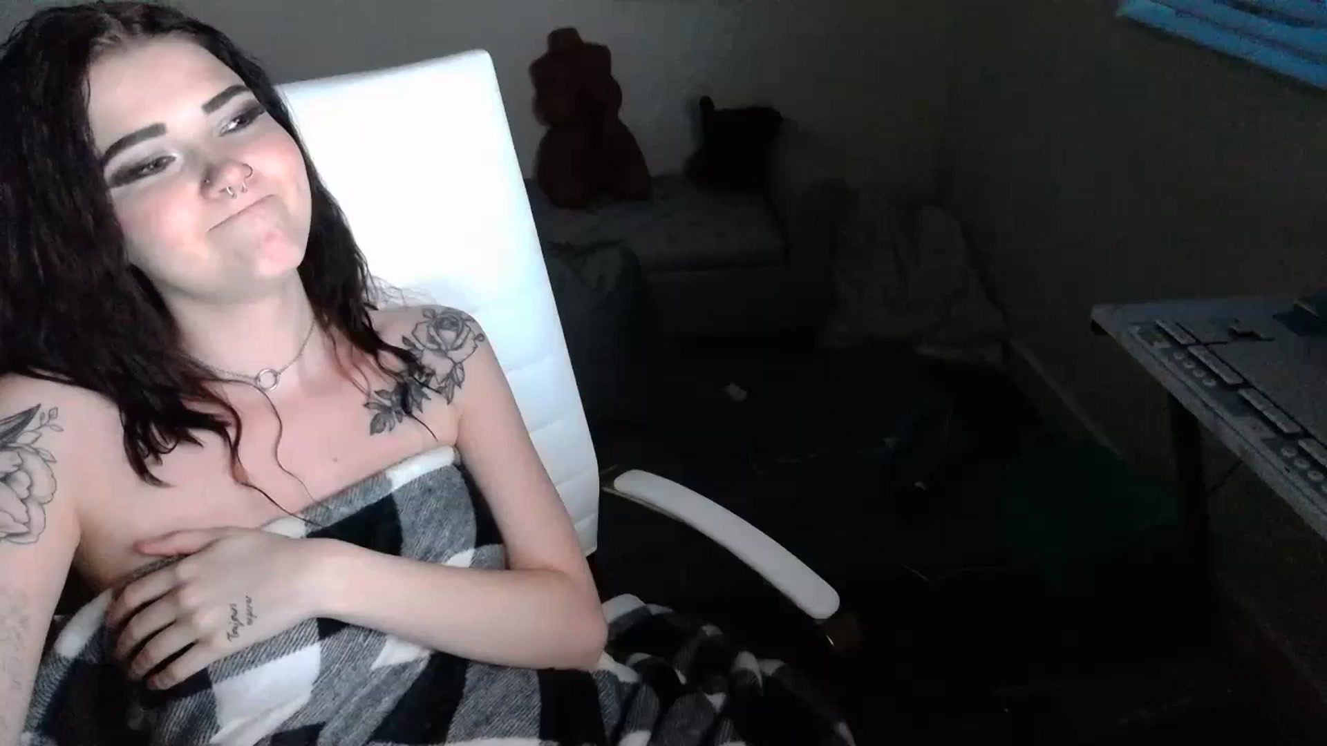 Gallery image thumbnail from KikiKadin's myfreecams stream on, 07/17/2023, 03:26 image 18 of 20