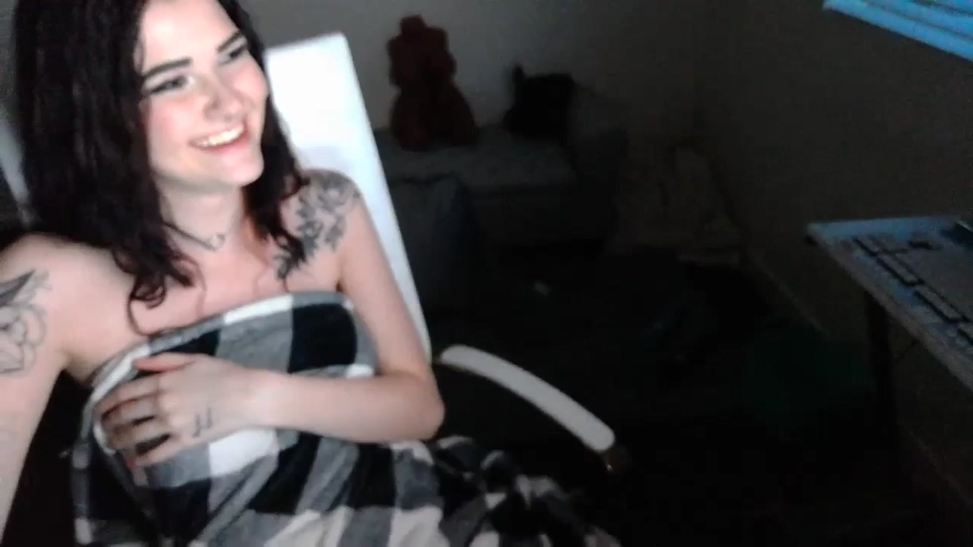 Gallery image thumbnail from KikiKadin's myfreecams stream on, 07/17/2023, 03:26 image 9 of 20
