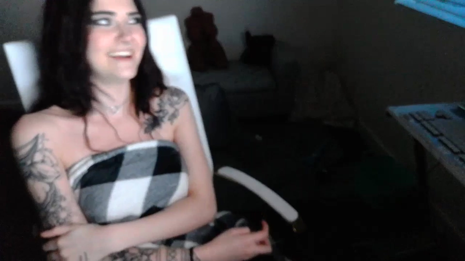 Gallery image thumbnail from KikiKadin's myfreecams stream on, 07/17/2023, 03:26 image 8 of 20