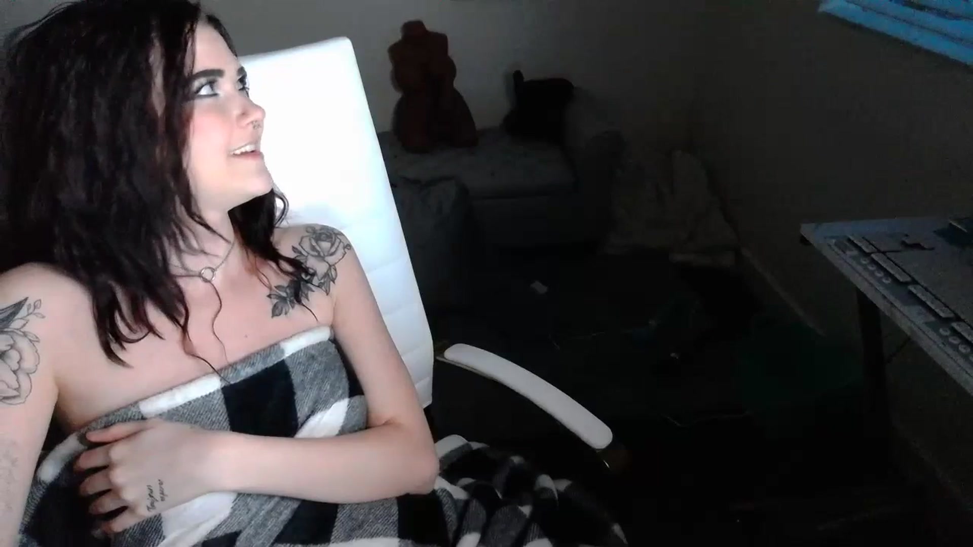Gallery image thumbnail from KikiKadin's myfreecams stream on, 07/17/2023, 03:26 image 16 of 20
