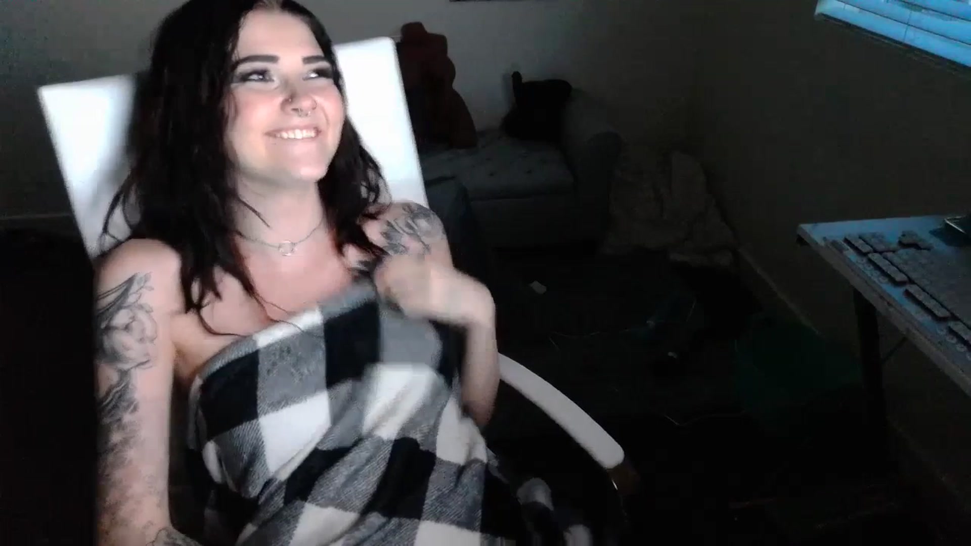 Gallery image thumbnail from KikiKadin's myfreecams stream on, 07/17/2023, 03:26 image 5 of 20