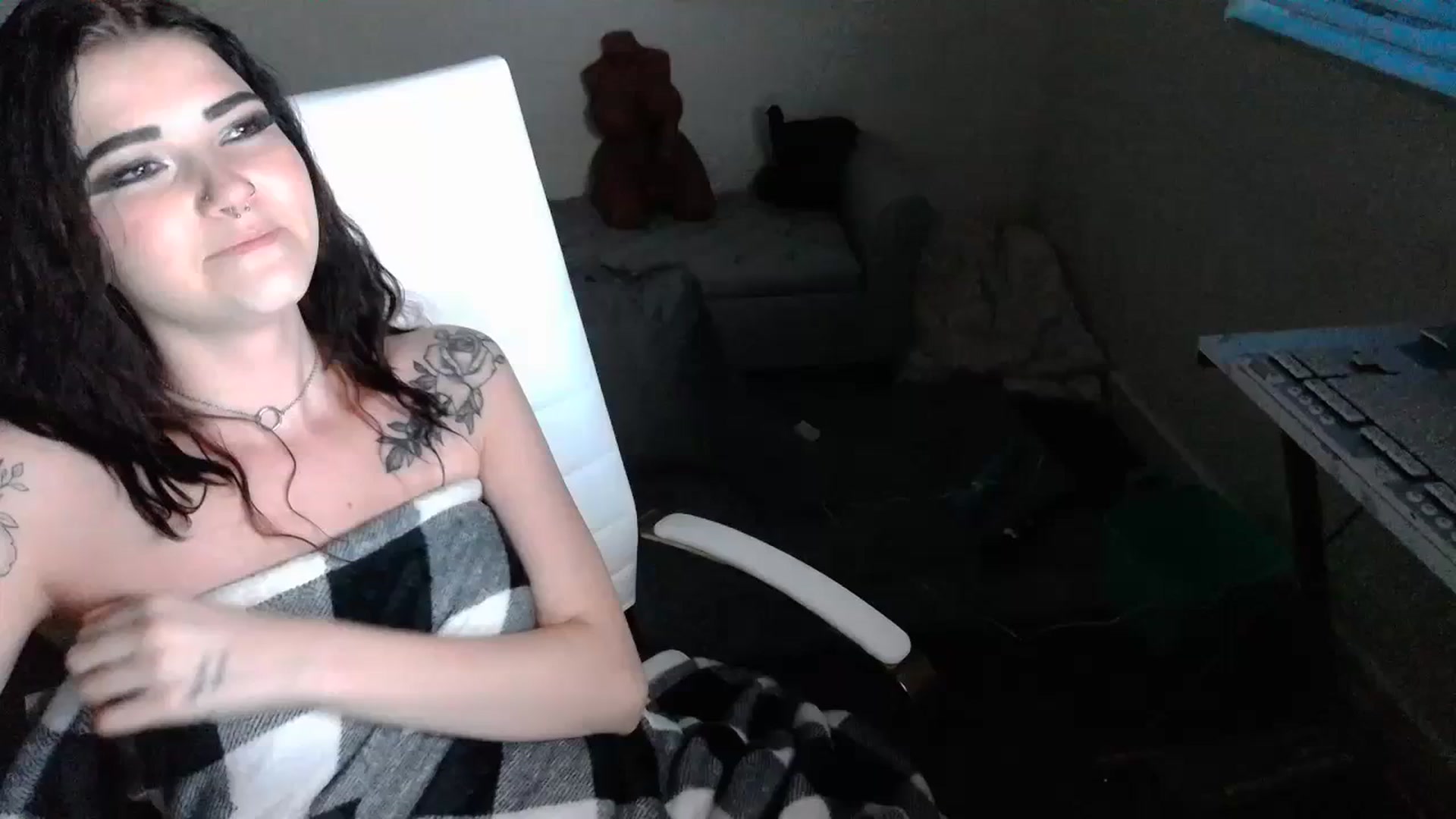 Gallery image thumbnail from KikiKadin's myfreecams stream on, 07/17/2023, 03:26 image 14 of 20