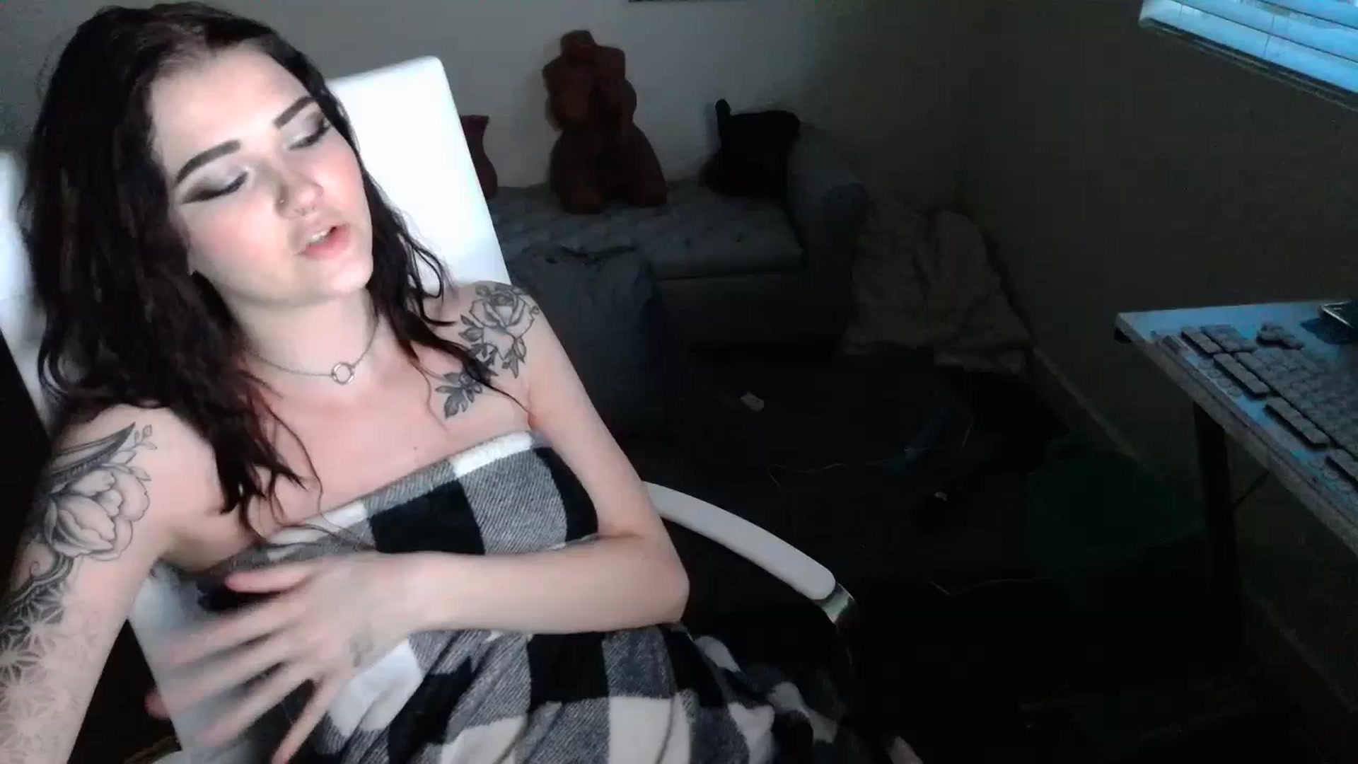 Gallery image thumbnail from KikiKadin's myfreecams stream on, 07/17/2023, 03:26 image 1 of 20