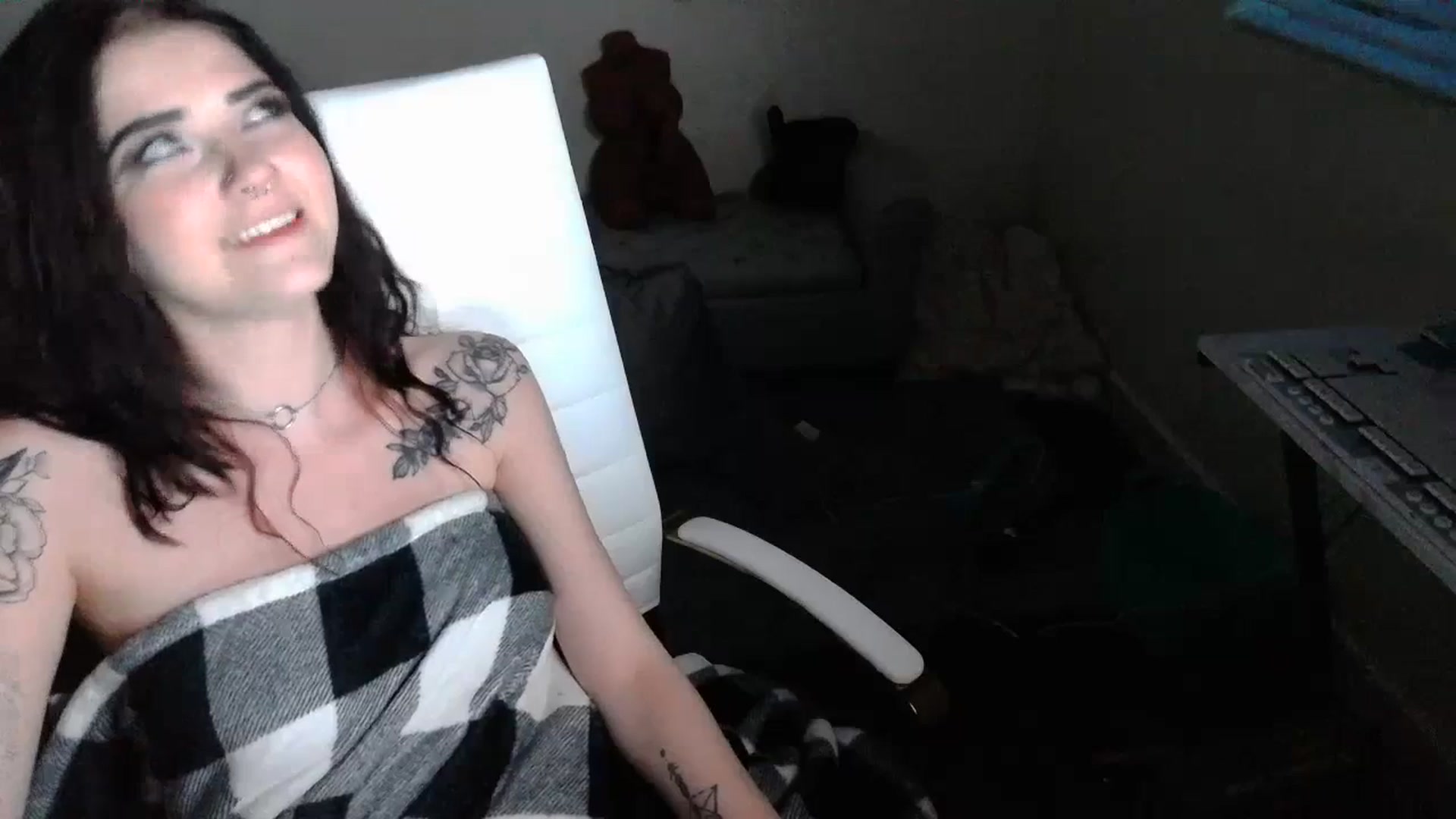 Gallery image thumbnail from KikiKadin's myfreecams stream on, 07/17/2023, 03:26 image 20 of 20