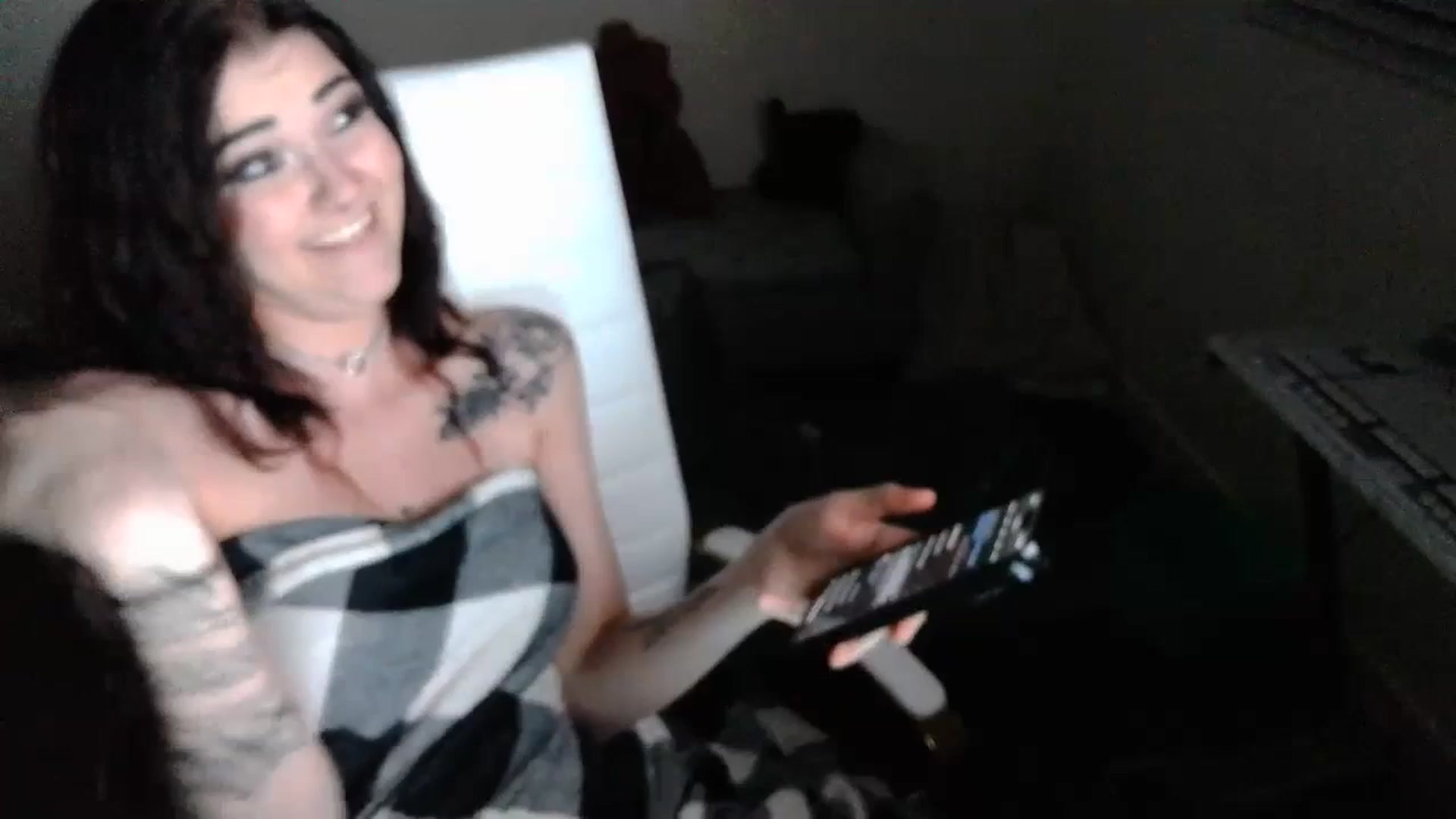 Gallery image thumbnail from KikiKadin's myfreecams stream on, 07/17/2023, 04:17 image 1 of 20