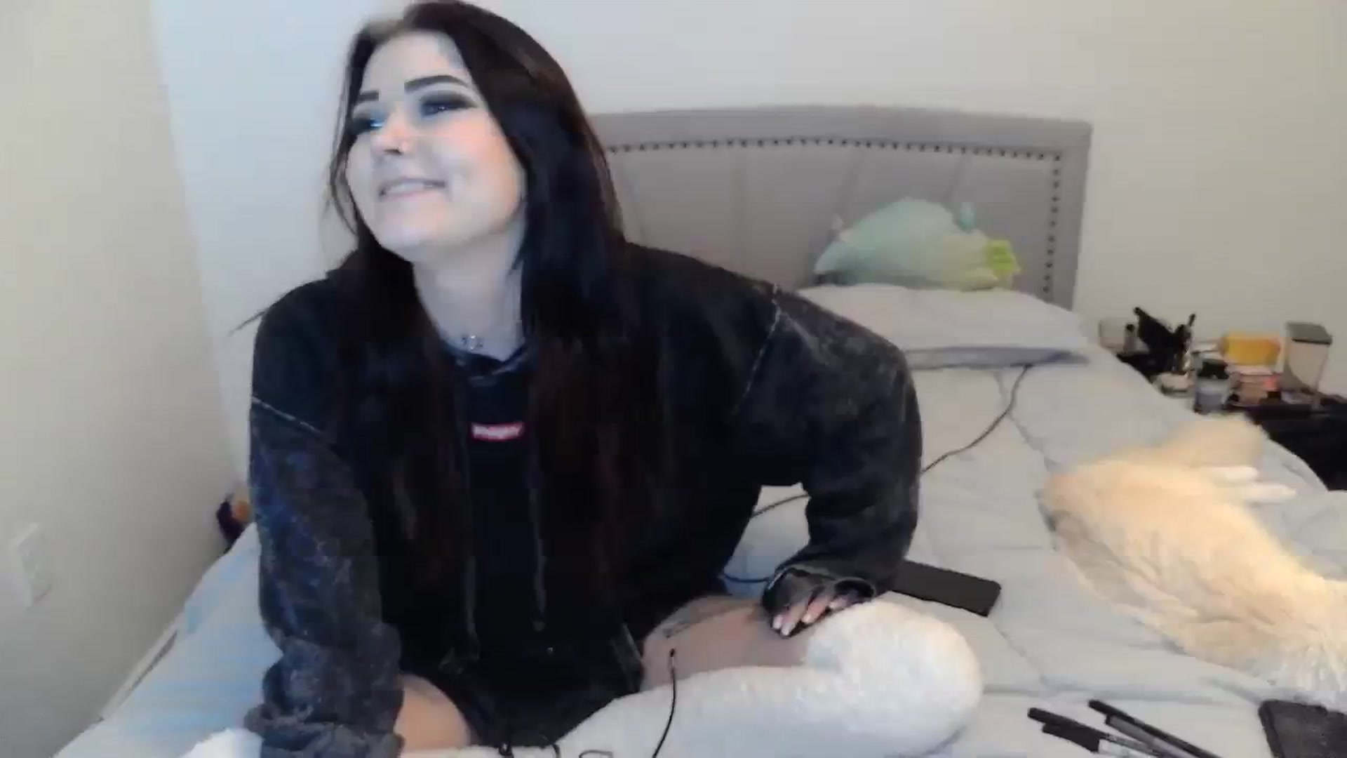Gallery image thumbnail from KikiKadin's myfreecams stream on, 08/14/2023, 05:43 image 11 of 20