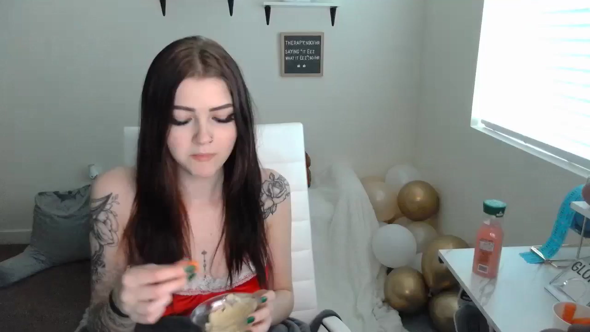Gallery image thumbnail from KikiKadin's myfreecams stream on, 12/14/2023, 23:14 image 19 of 20