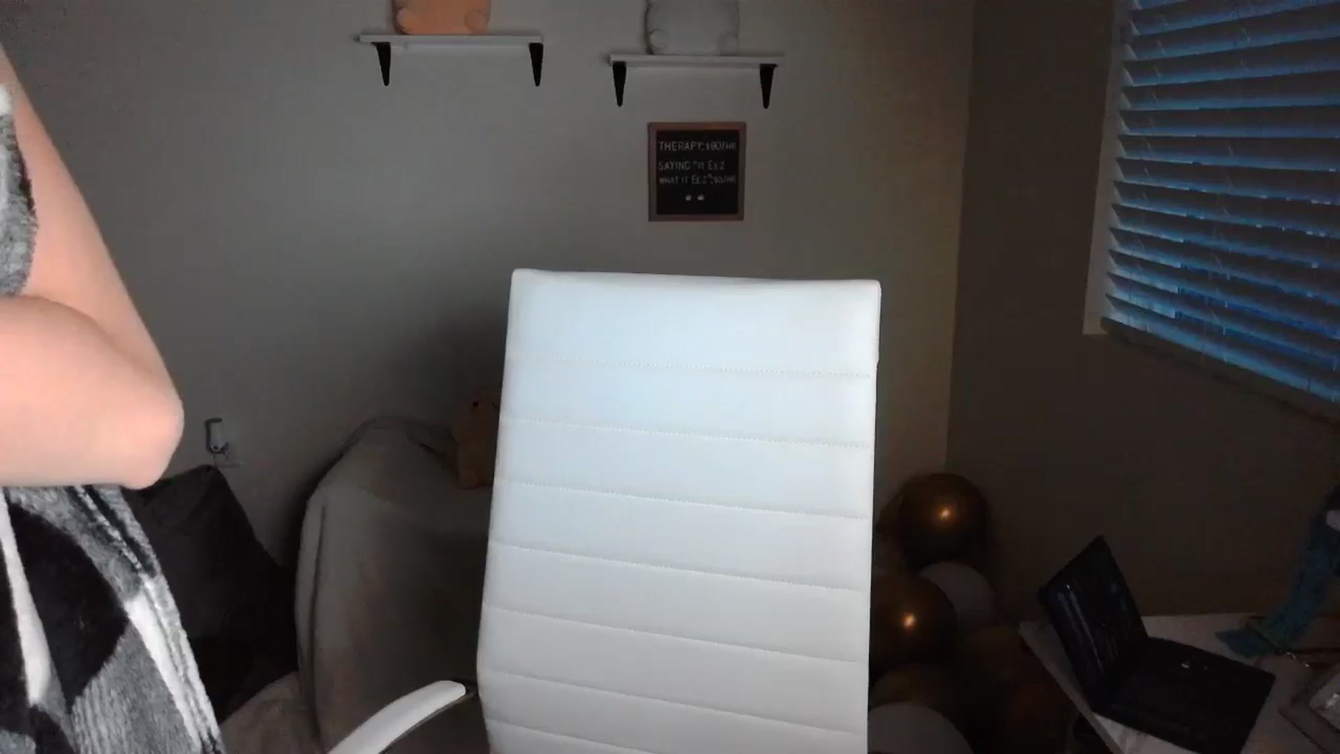 Gallery image thumbnail from KikiKadin's myfreecams stream on, 12/16/2023, 01:26 image 7 of 20