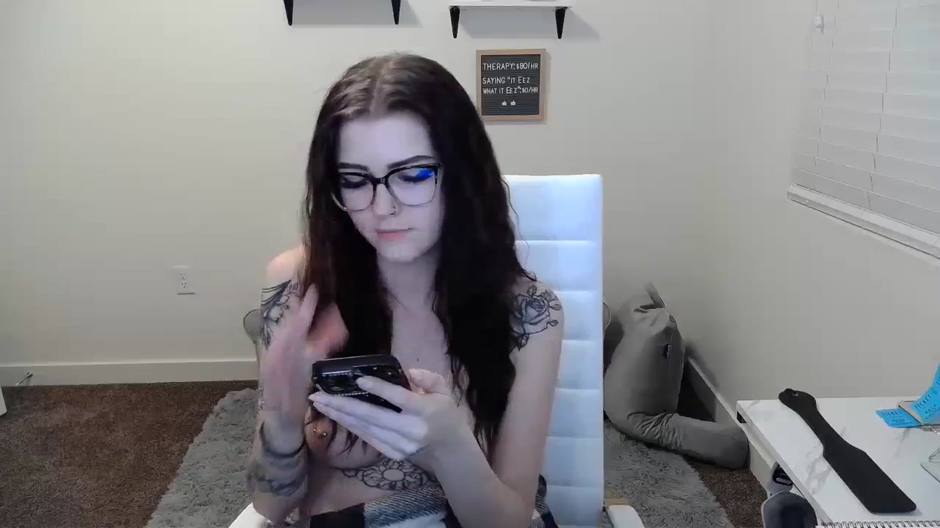 Gallery image thumbnail from KikiKadin's myfreecams stream on, 01/02/2024, 02:47 image 18 of 20