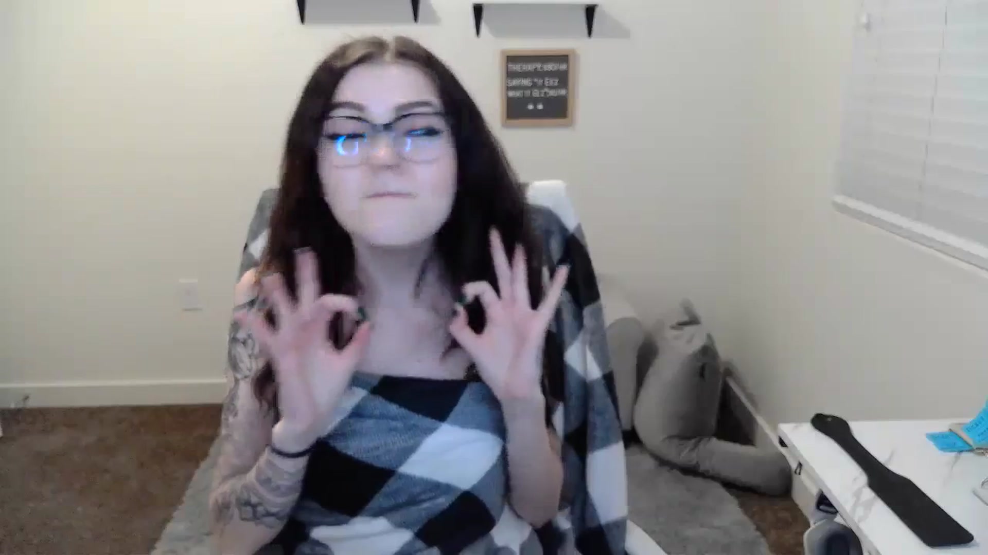 Gallery image thumbnail from KikiKadin's myfreecams stream on, 01/02/2024, 02:47 image 8 of 20
