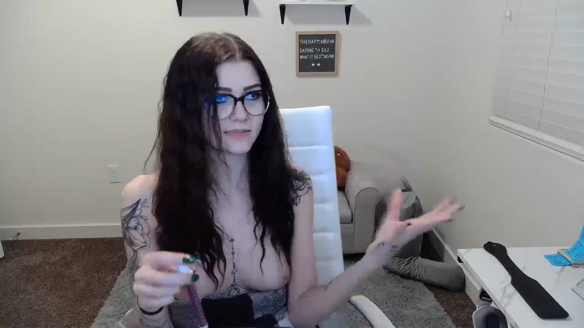 Gallery image thumbnail from KikiKadin's myfreecams stream on, 01/02/2024, 02:47 image 14 of 20