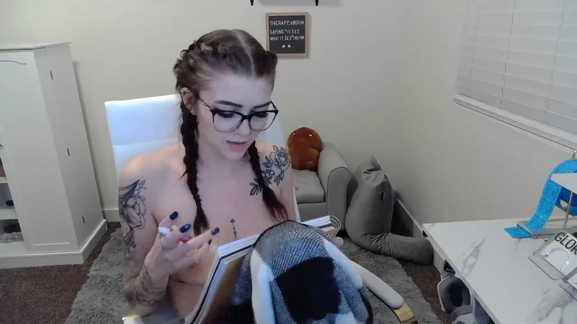 Gallery image thumbnail from KikiKadin's myfreecams stream on, 01/05/2024, 03:35 image 15 of 20