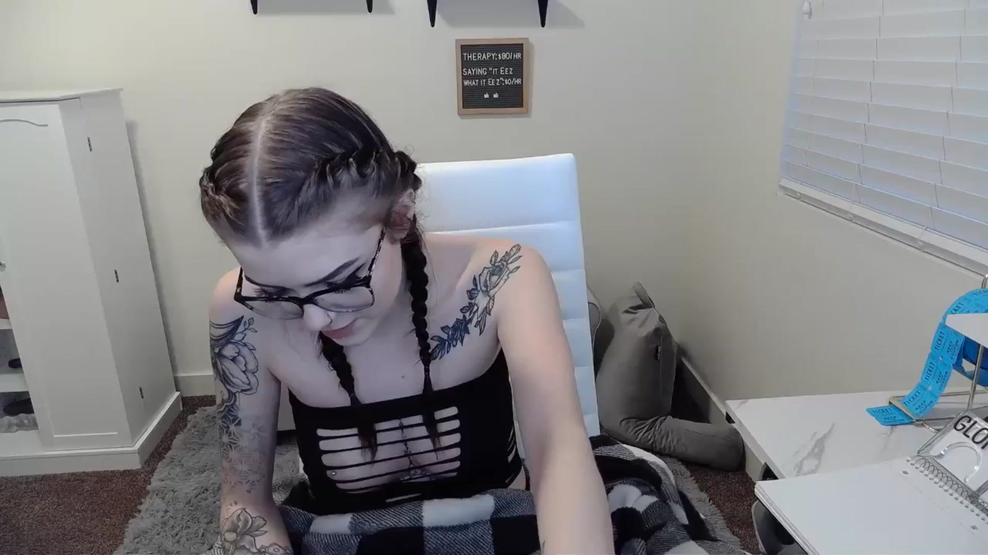 Gallery image thumbnail from KikiKadin's myfreecams stream on, 01/06/2024, 24:37 image 4 of 20