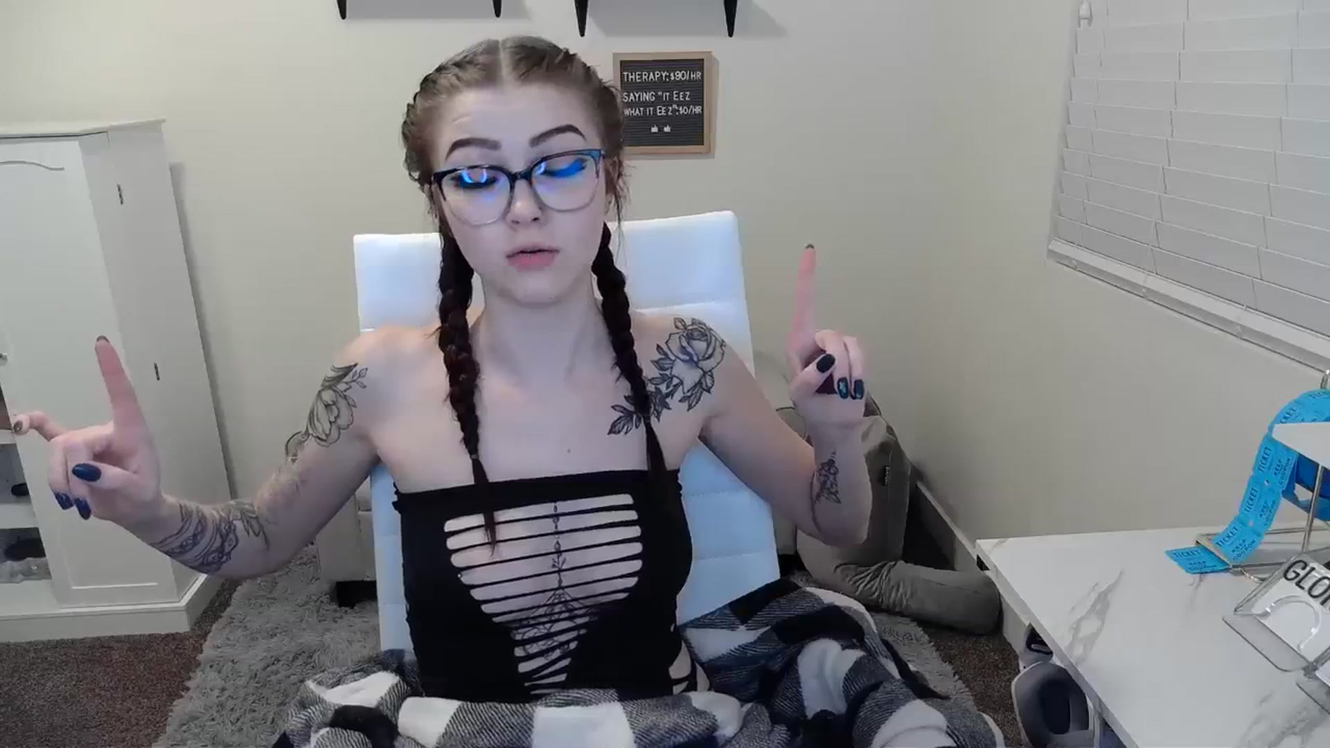 Gallery image thumbnail from KikiKadin's myfreecams stream on, 01/06/2024, 24:37 image 20 of 20