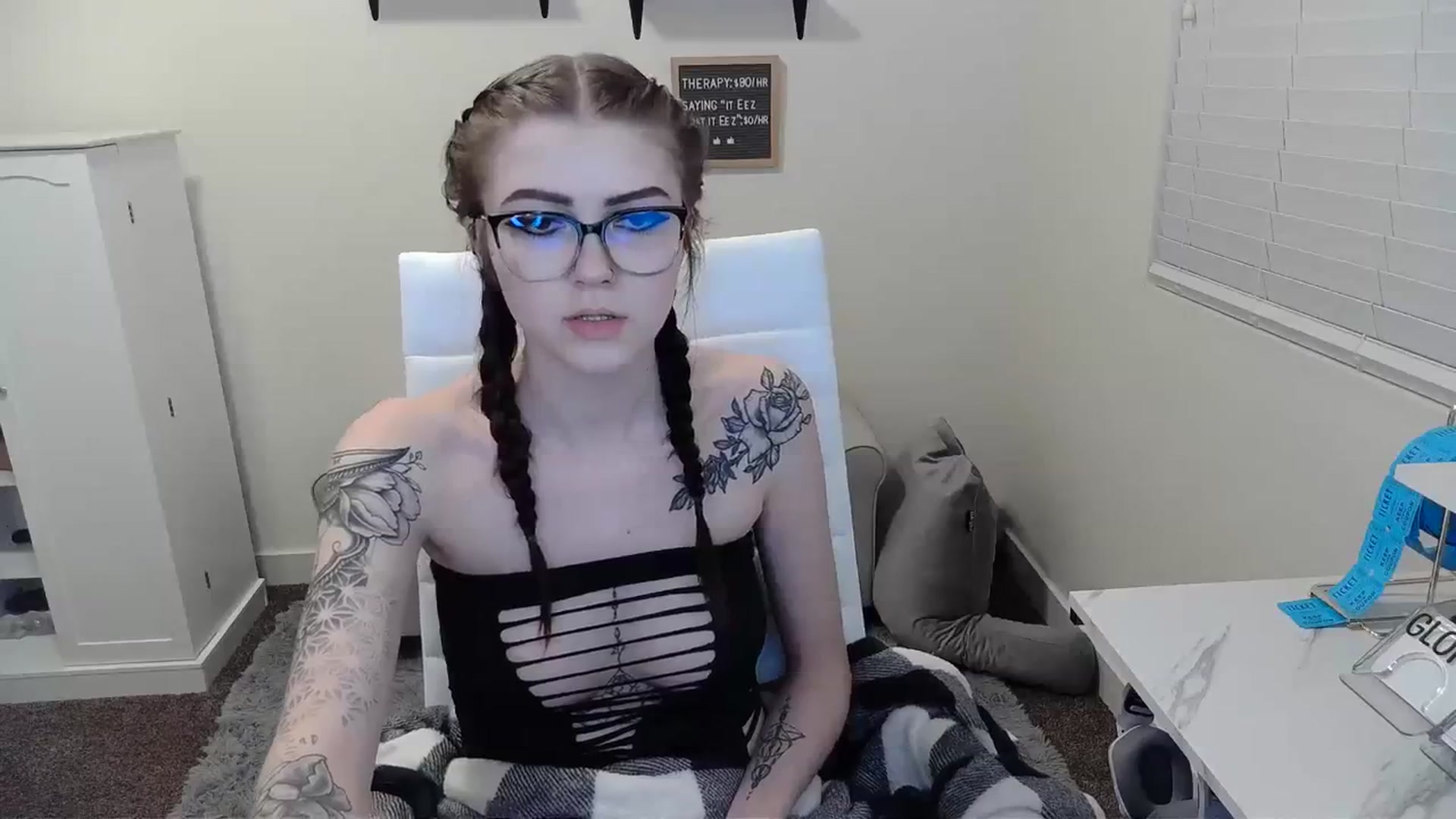 Gallery image thumbnail from KikiKadin's myfreecams stream on, 01/06/2024, 24:37 image 19 of 20