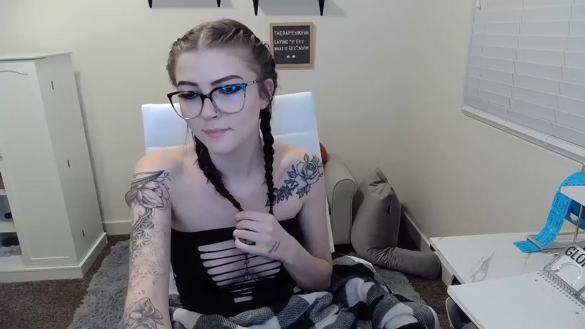 Gallery image thumbnail from KikiKadin's myfreecams stream on, 01/06/2024, 24:37 image 11 of 20