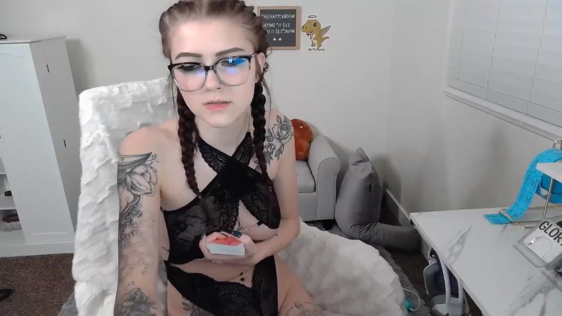 Gallery image thumbnail from KikiKadin's myfreecams stream on, 01/15/2024, 05:39 image 12 of 20