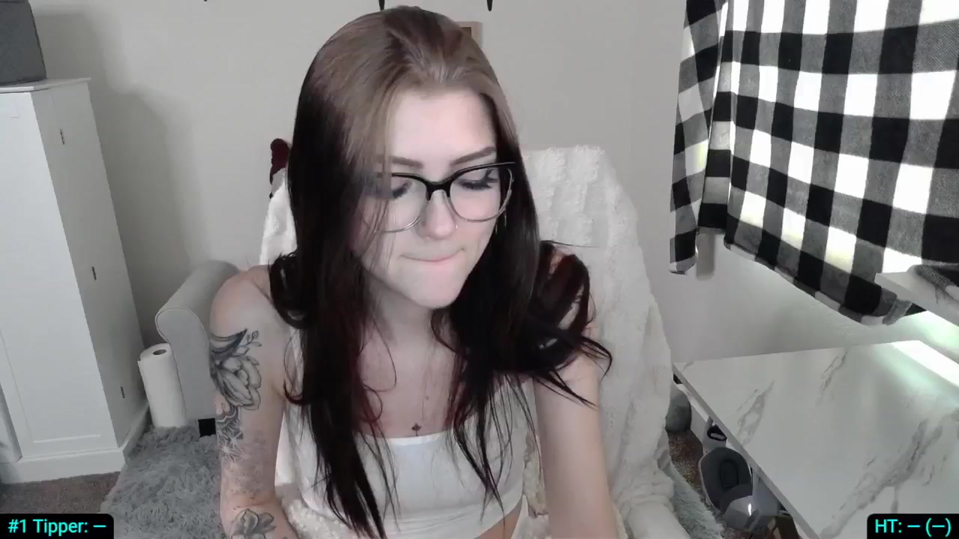 Gallery image thumbnail from KikiKadin's myfreecams stream on, 05/03/2024, 24:40 image 5 of 20