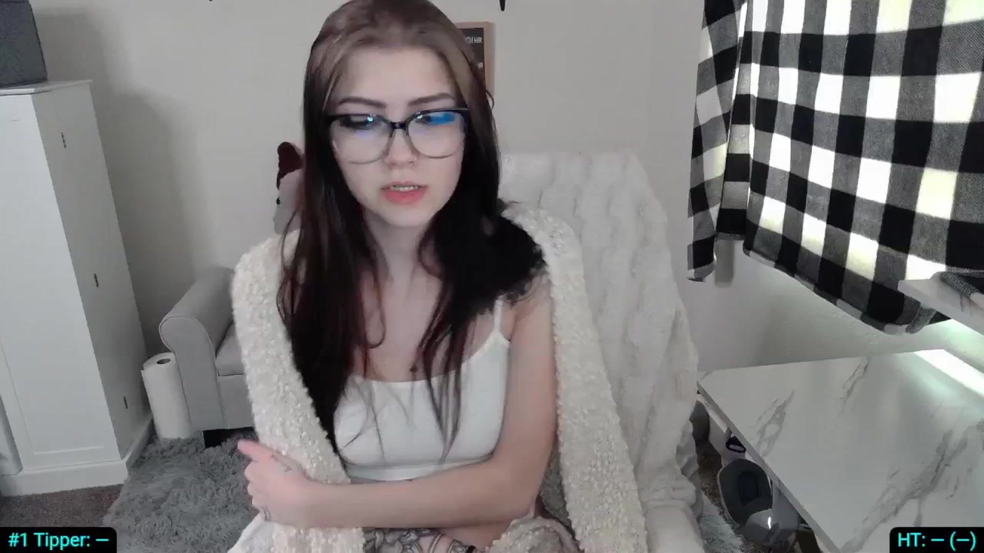 Gallery image thumbnail from KikiKadin's myfreecams stream on, 05/03/2024, 24:40 image 4 of 20