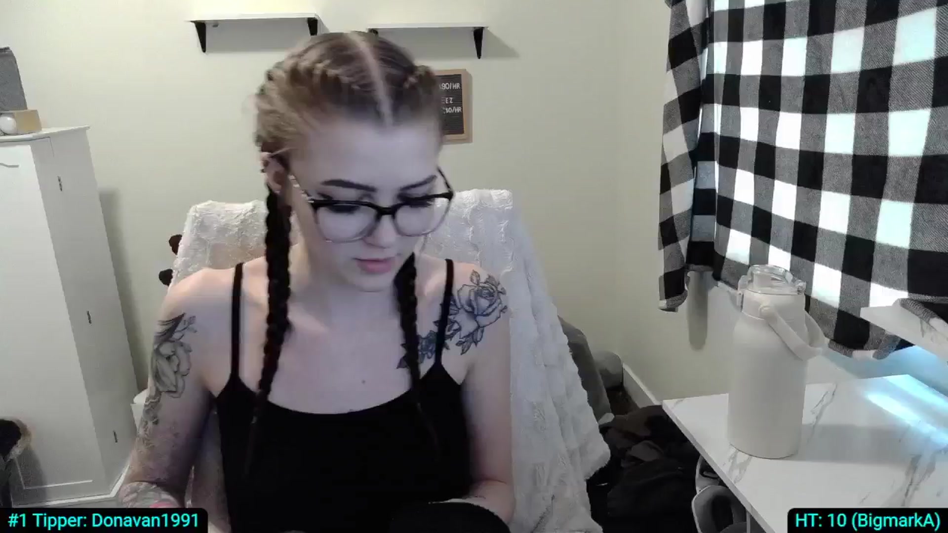 Gallery image thumbnail from KikiKadin's myfreecams stream on, 05/06/2024, 22:49 image 11 of 20