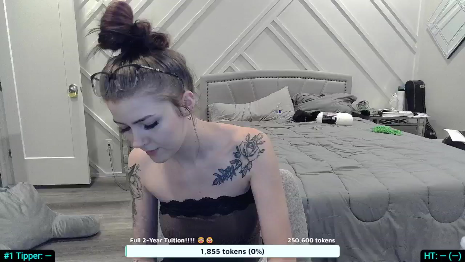 Gallery image thumbnail from KikiKadin's myfreecams stream on, 10/27/2024, 24:38 image 1 of 20