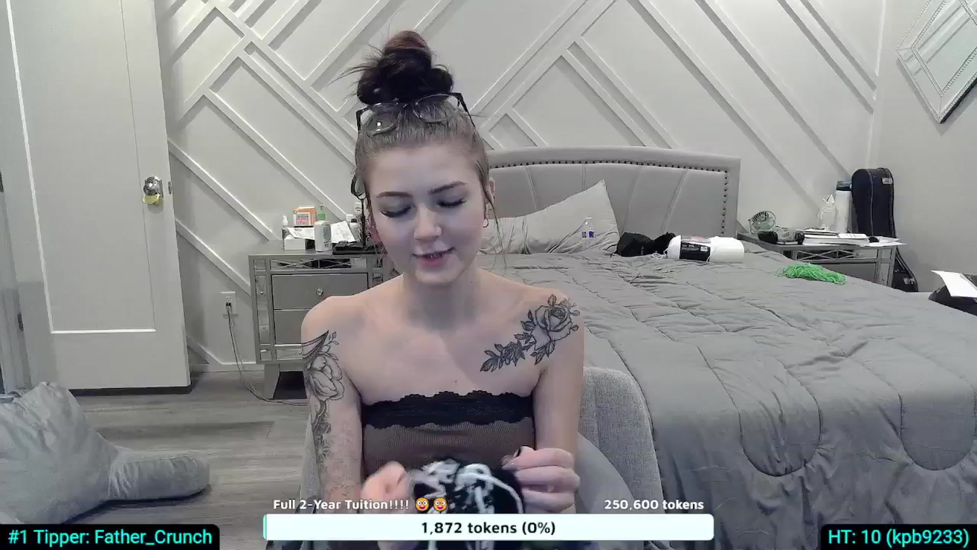 Gallery image thumbnail from KikiKadin's myfreecams stream on, 10/27/2024, 24:38 image 9 of 20