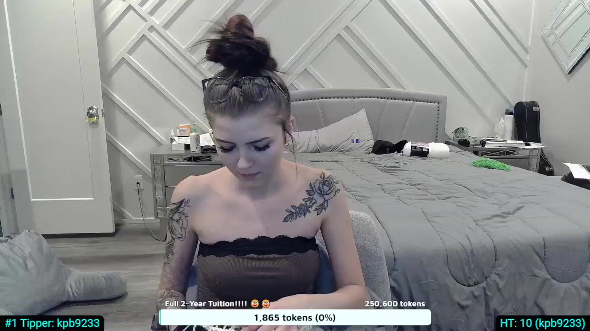 Gallery image thumbnail from KikiKadin's myfreecams stream on, 10/27/2024, 24:38 image 7 of 20