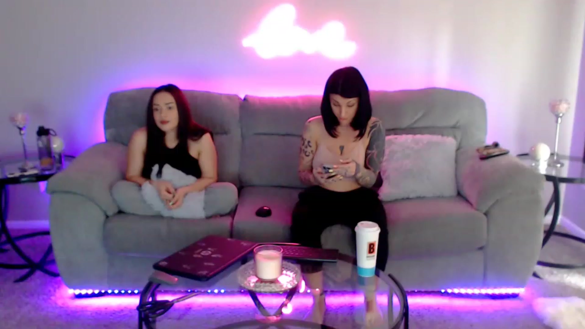 Gallery image thumbnail from KikiKumings's myfreecams stream on, 03/21/2023, 21:12 image 15 of 20