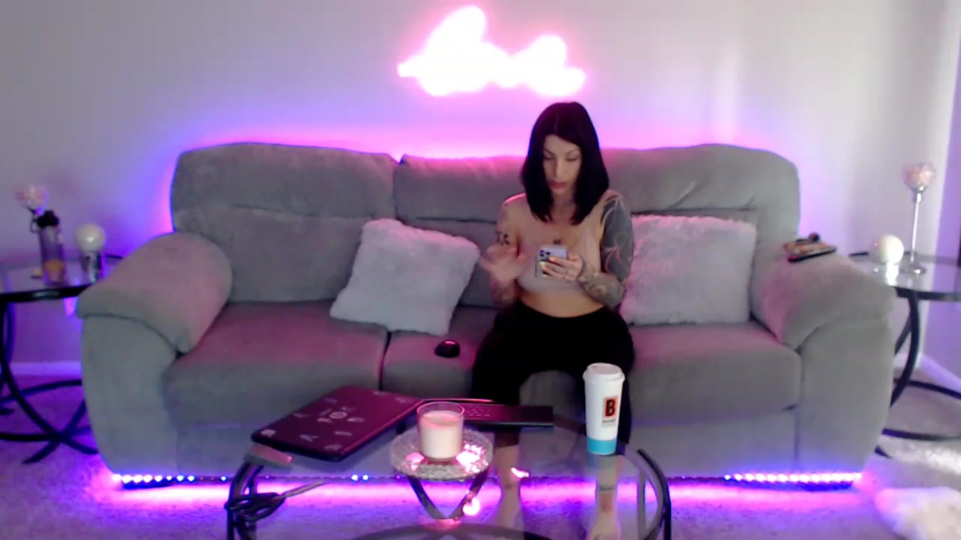 Gallery image thumbnail from KikiKumings's myfreecams stream on, 03/21/2023, 21:12 image 14 of 20